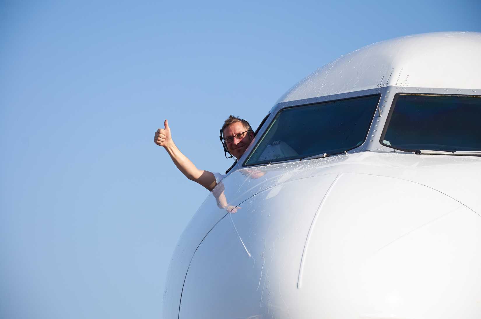 A320 cockpit wave shutterstock_582287290-1