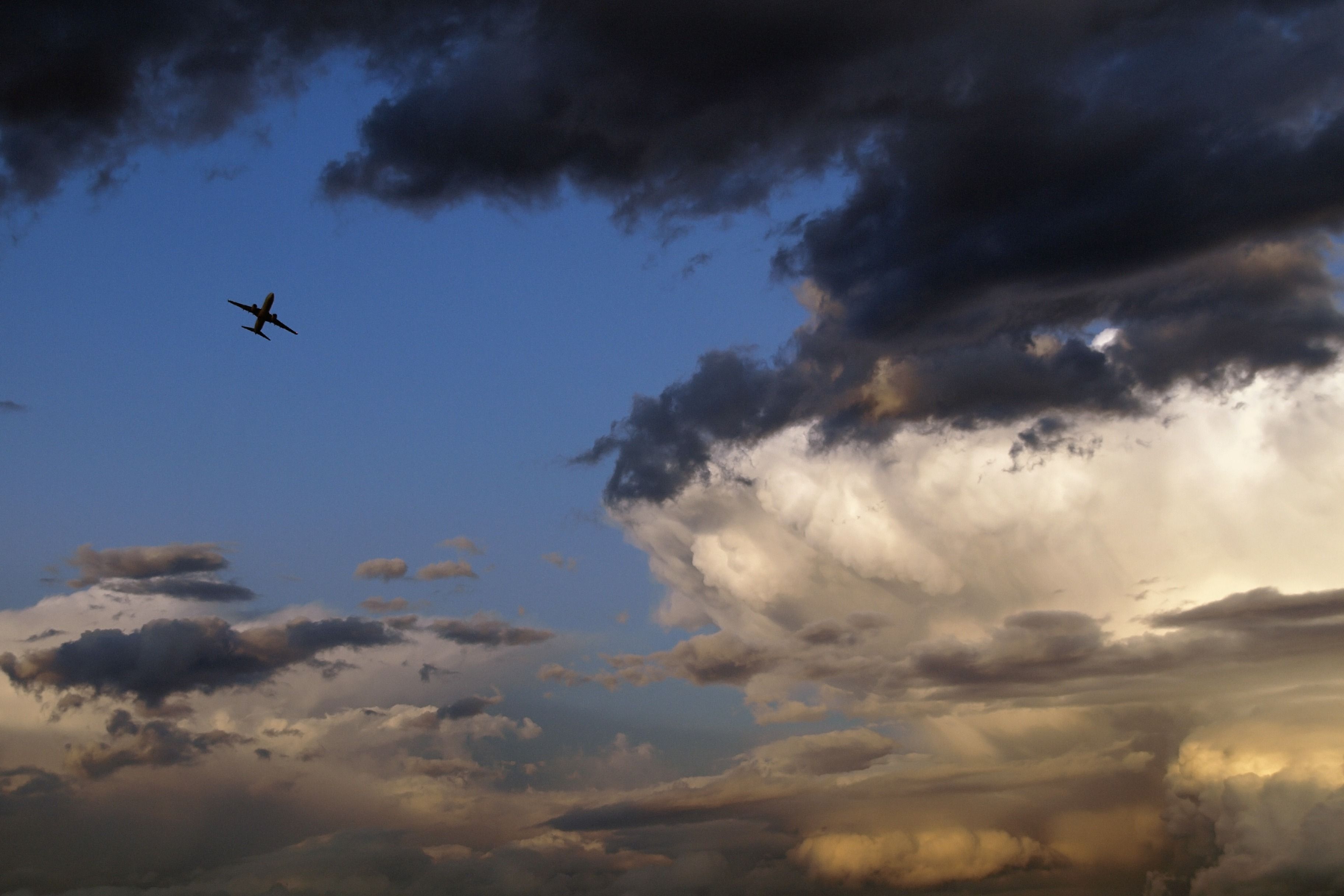 How Do Pilots Decide When To Divert & Where To Go?