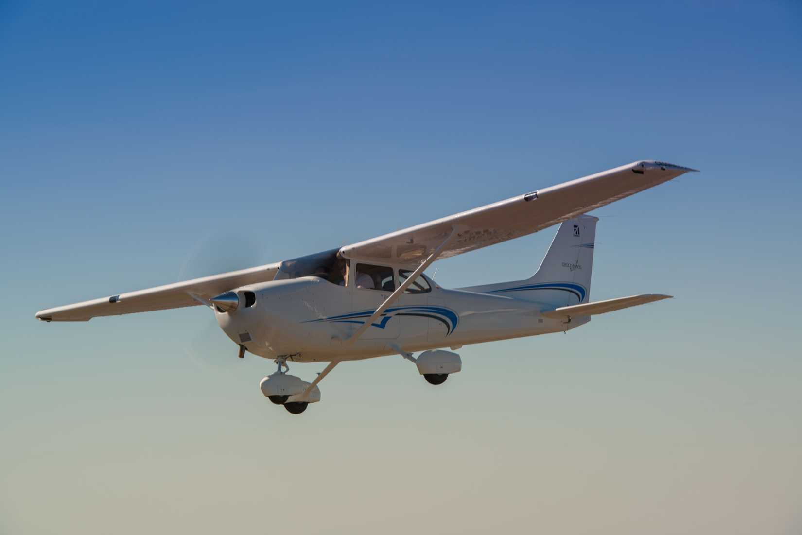 First 172 What Is The Cessna 172's Top Speed?