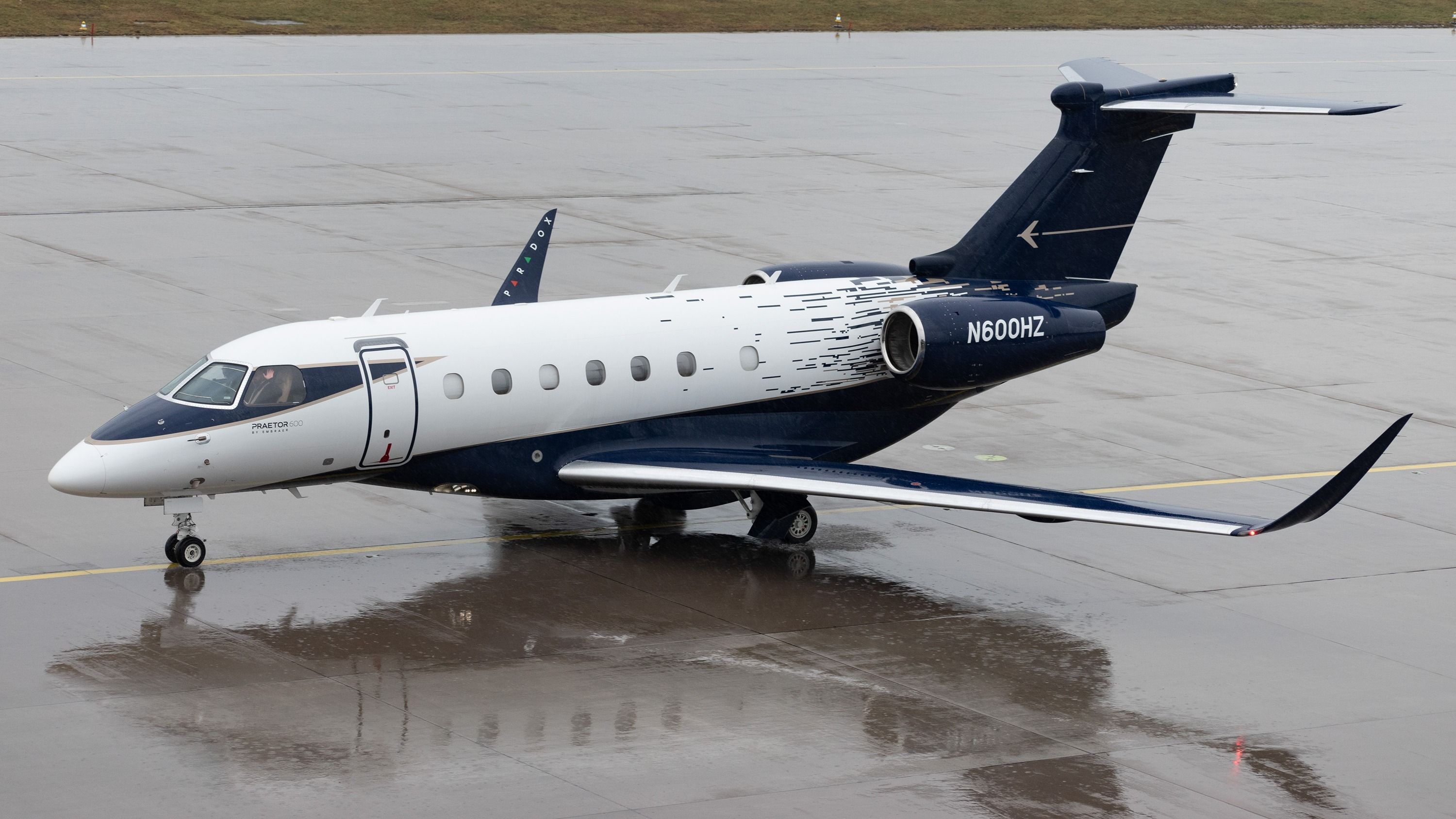 A Look At The Salaries Of Private Jet Flight Attendants In The US