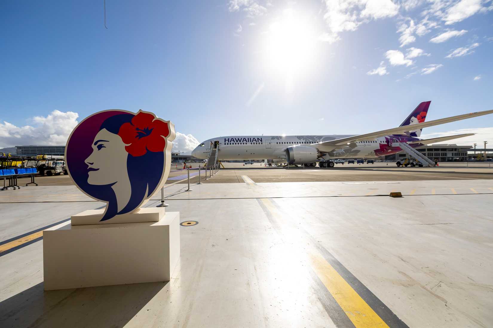 Kapuahi Takes Off: Hawaiian Airlines' New Boeing 787 Dreamliner