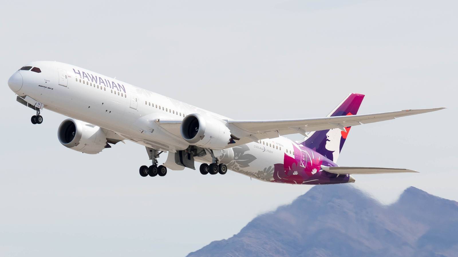 Why Did Hawaiian Airlines Upgrade 5 Boeing 787-9 Orders to the Bigger 787-10?