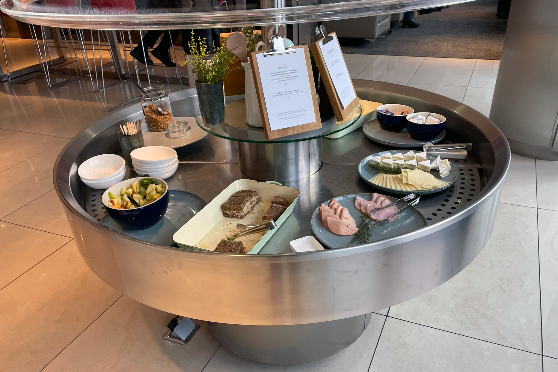 Air Buffet Review: The Air Canada Maple Leaf Lounge At Frankfurt Airport