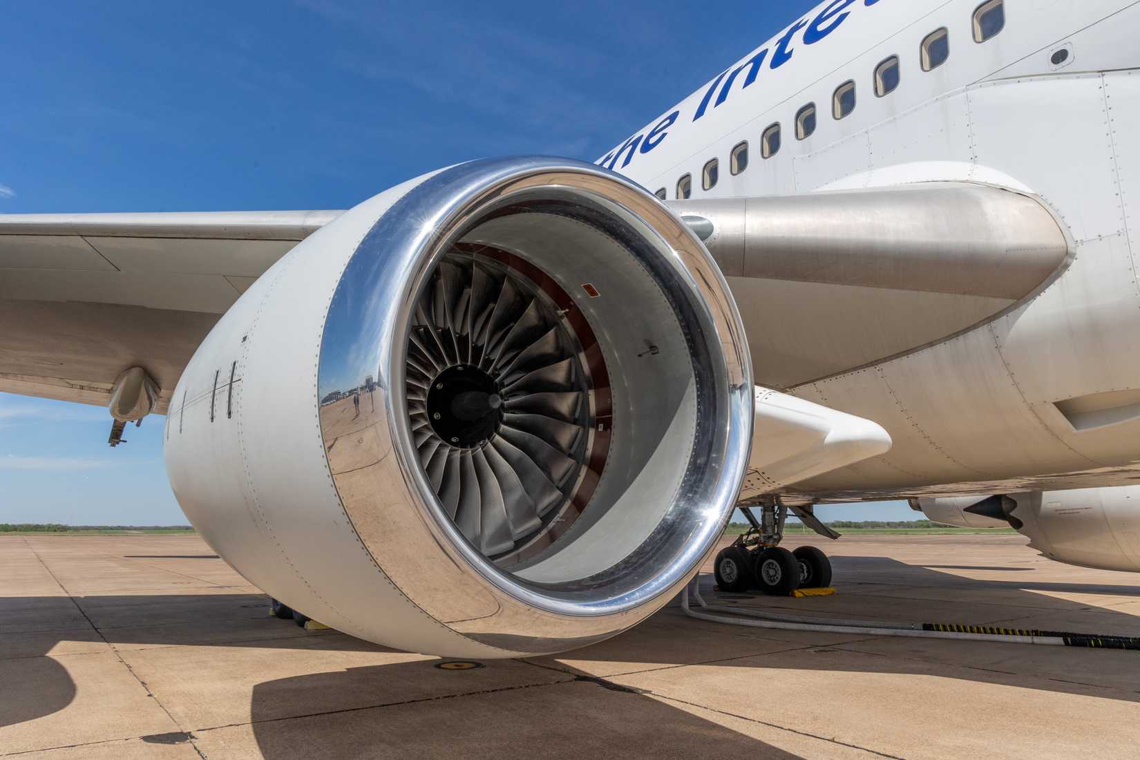 Rolls-Royce Pearl 10X on the Boeing 747 flying testbed