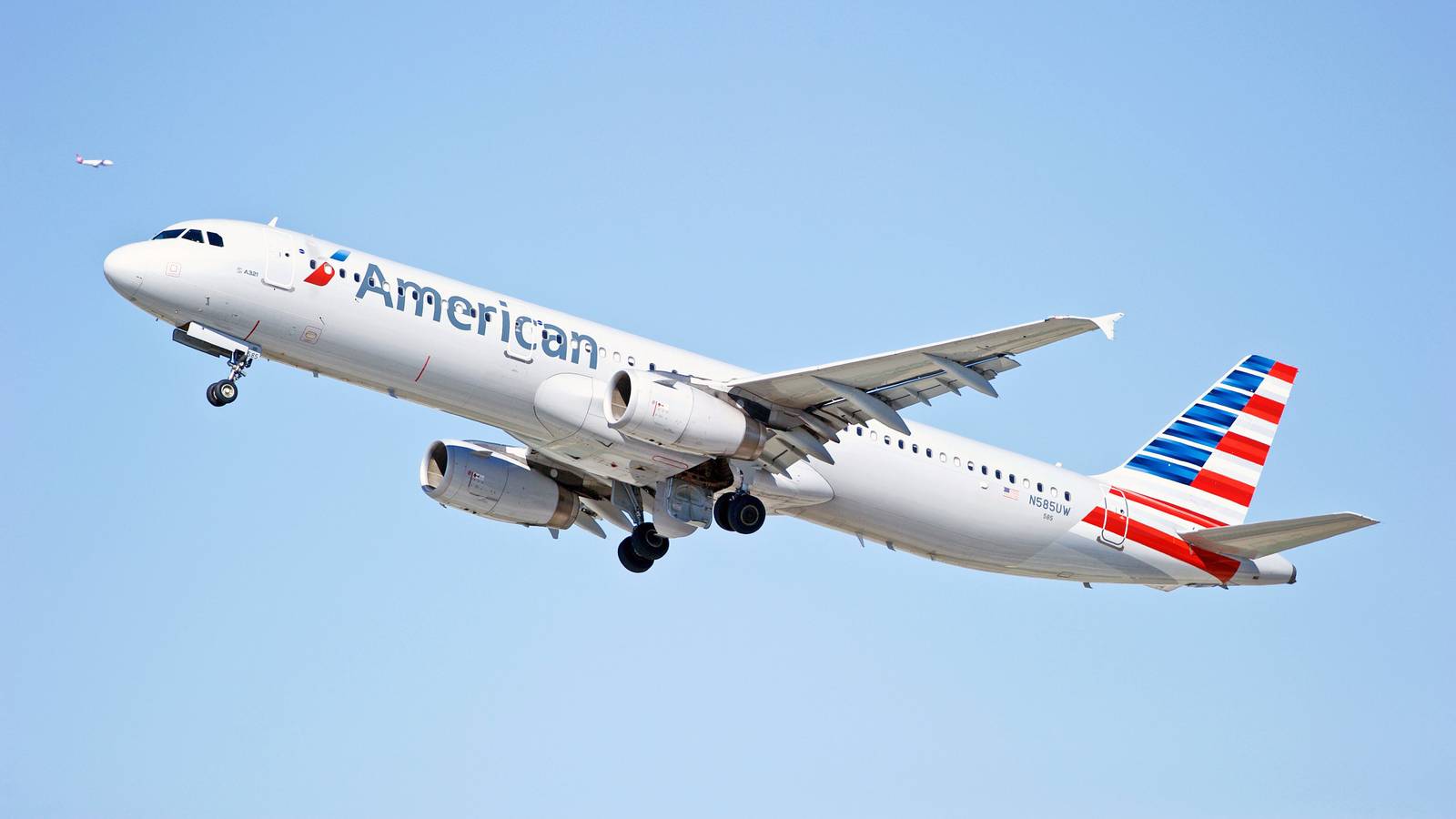 Bomb Threat Prevents American Airlines Airbus A321 From Arriving At Gate In Baltimore