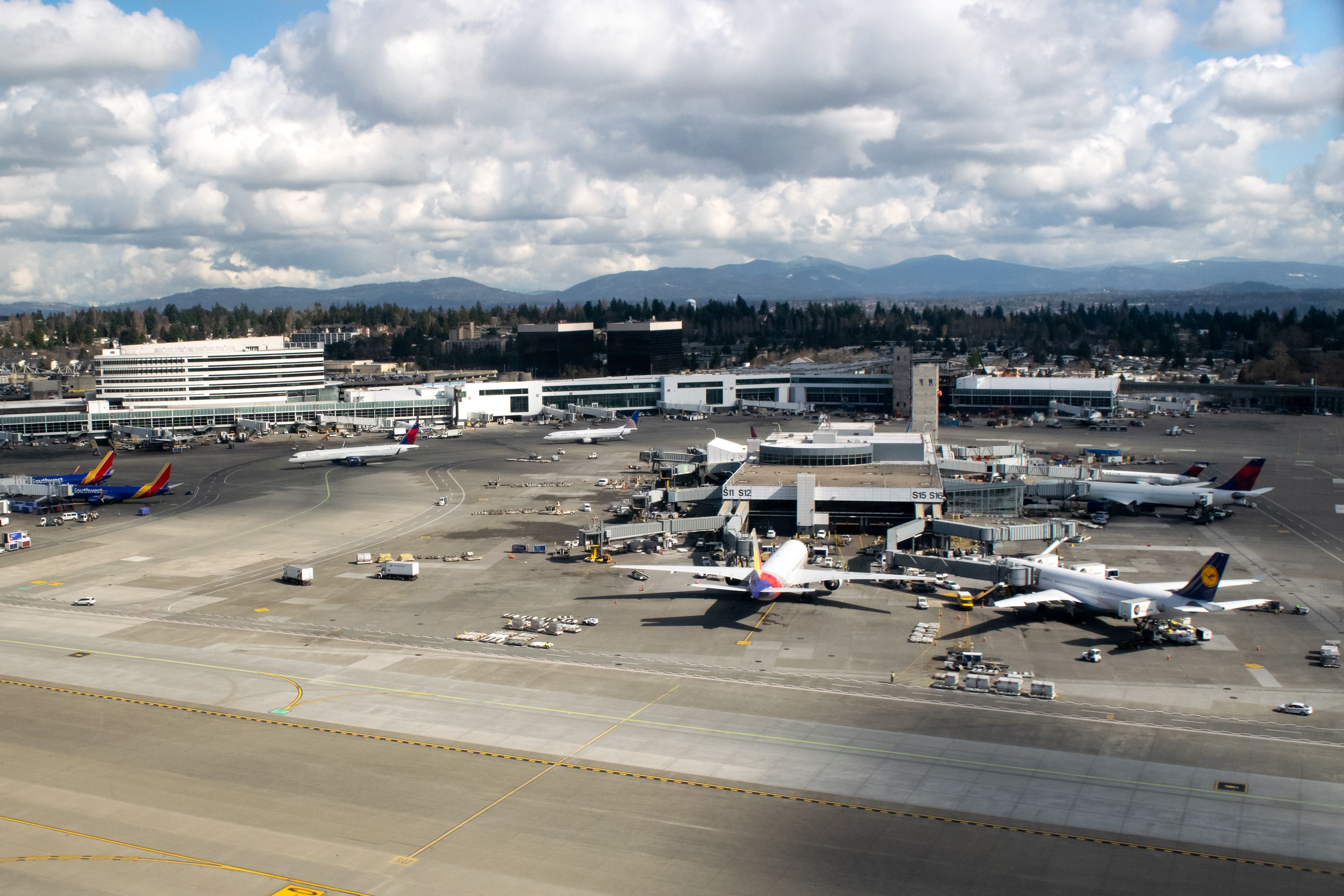 All The Lounges At Seattle-Tacoma Airport And How To Access Them