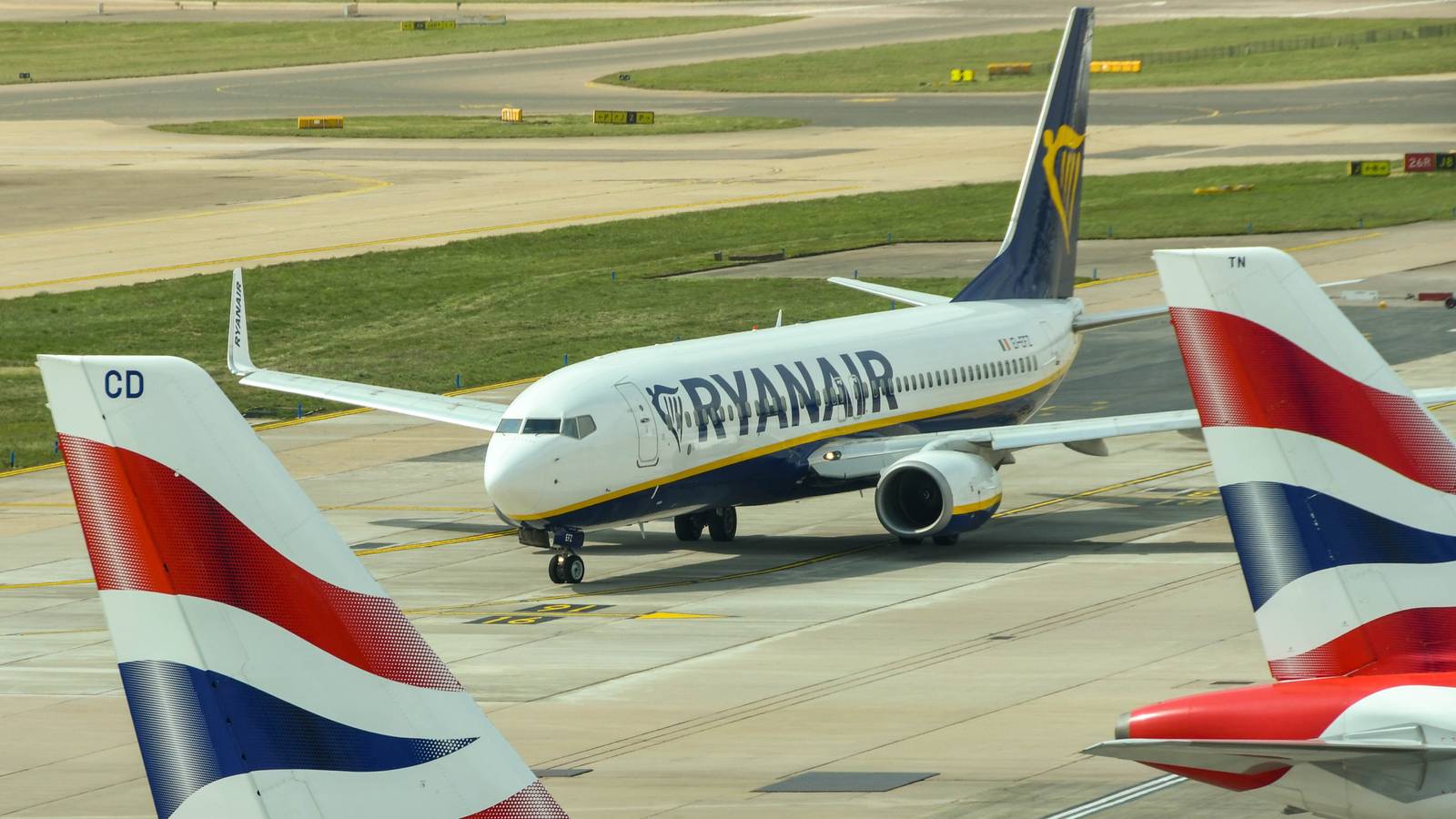 What Are The UK's Busiest Domestic Air Routes For Each Major Carrier?