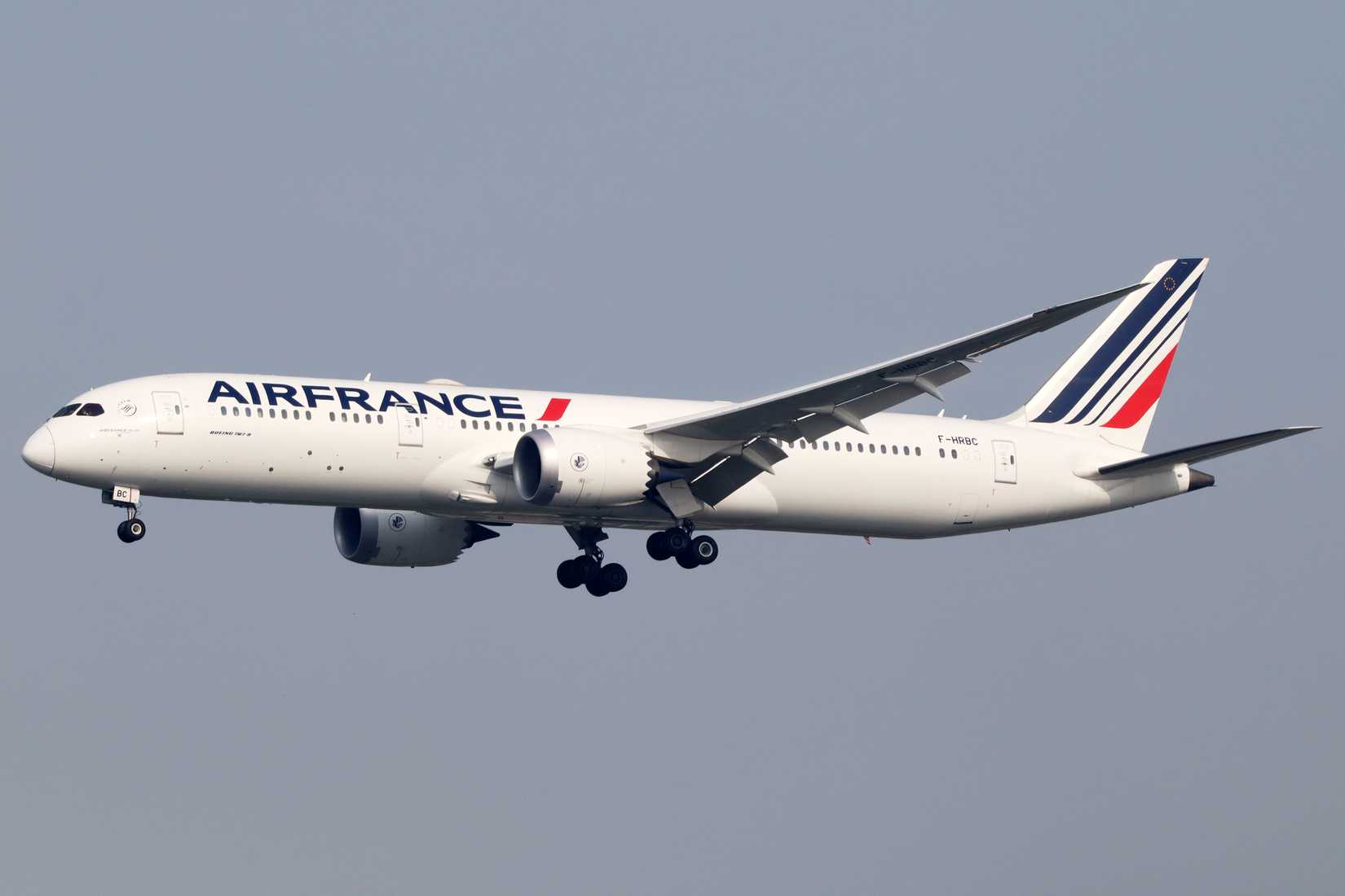 An Air France Boeing 787-9 Cruising In The Skies
