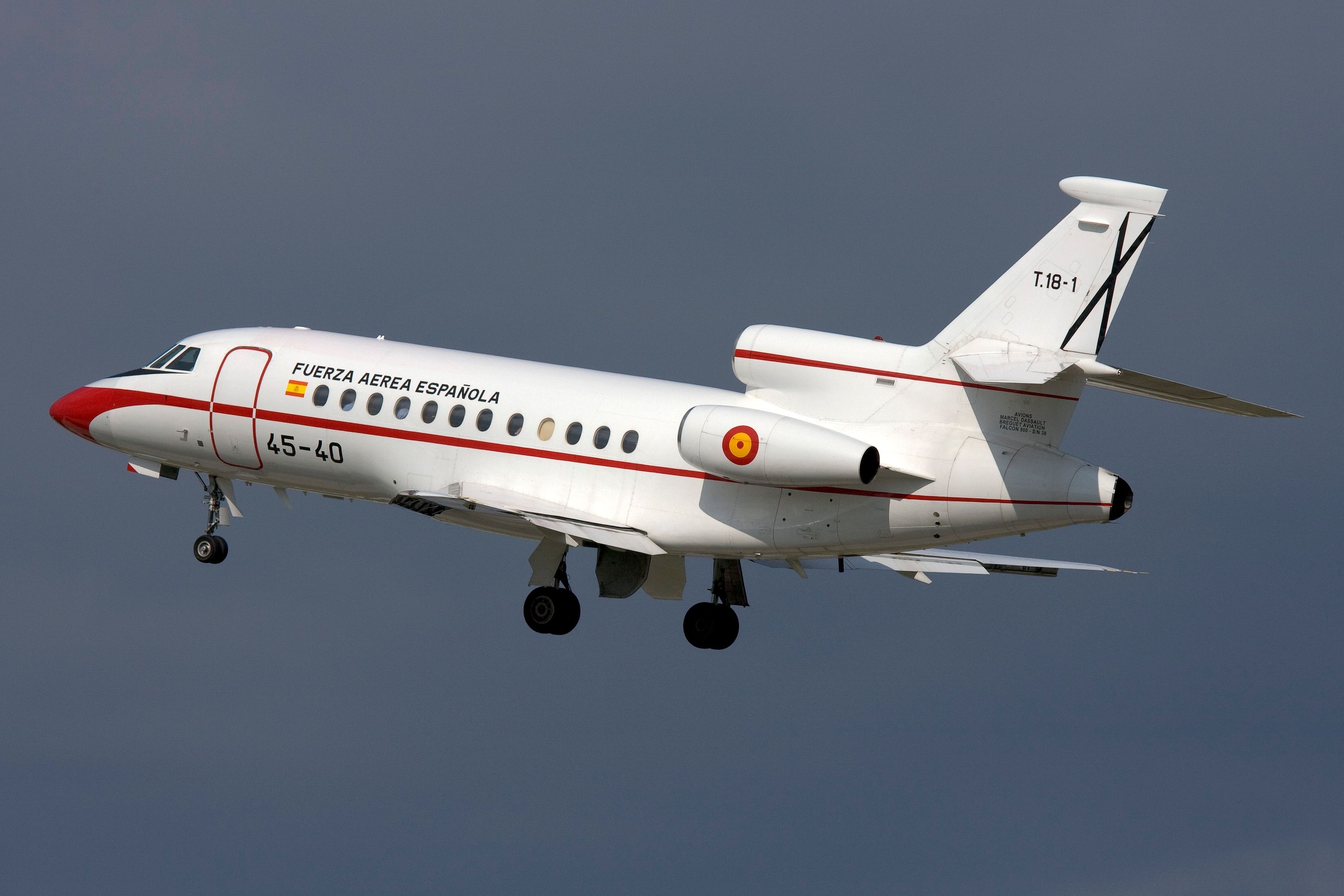 A Dassault Falcon 900B Flying in the sky.