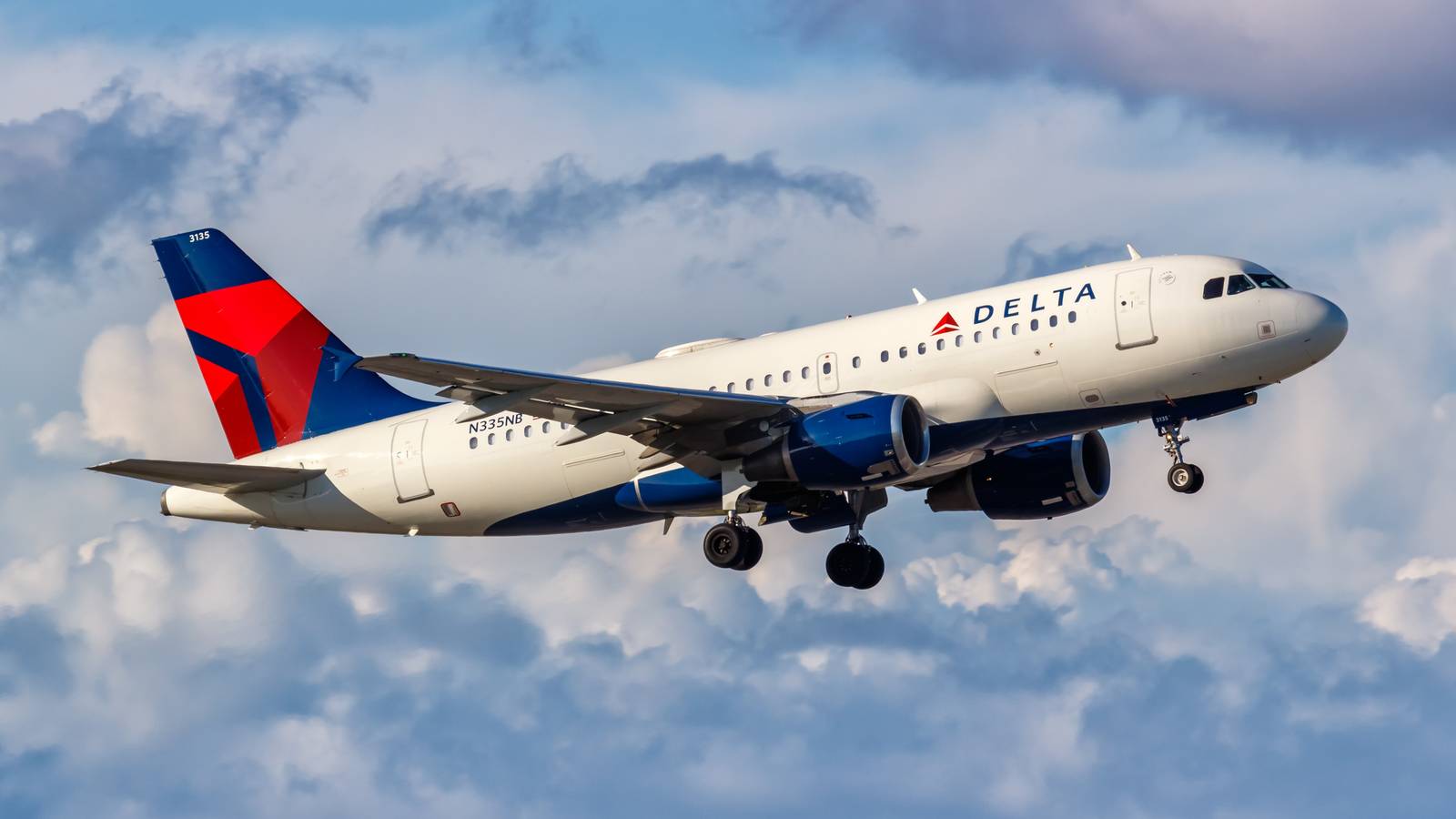 Senate Passes FAA Bill Adding 5 Flights From Reagan National Airport Longer Than 1,250-Mile Limit