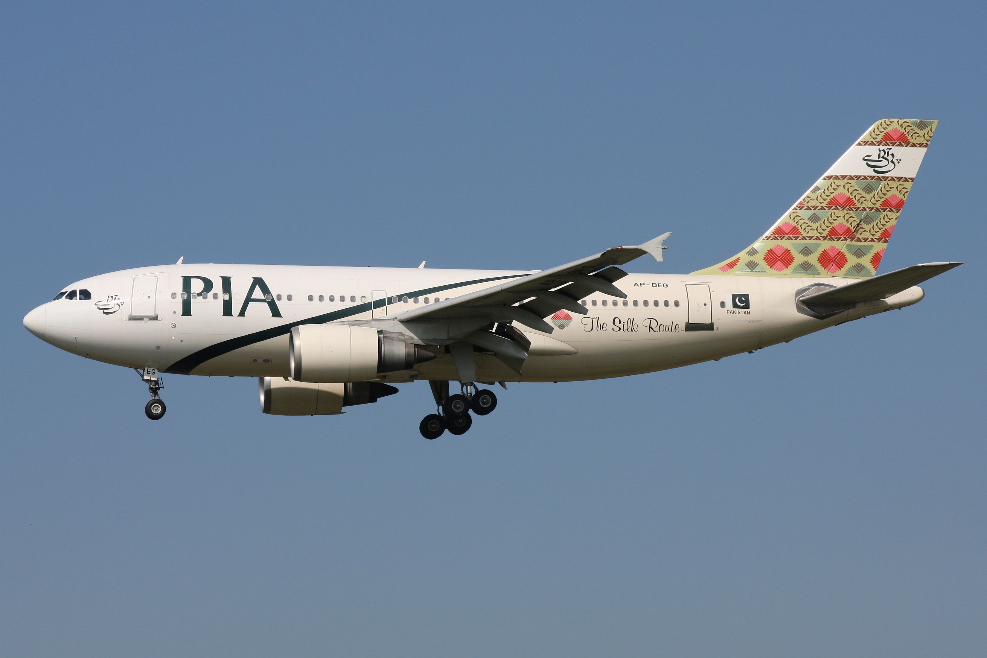航空機・ヘリコプター PIA A310-308 File:Airbus A310-308, Pakistan International Airlines - PIA