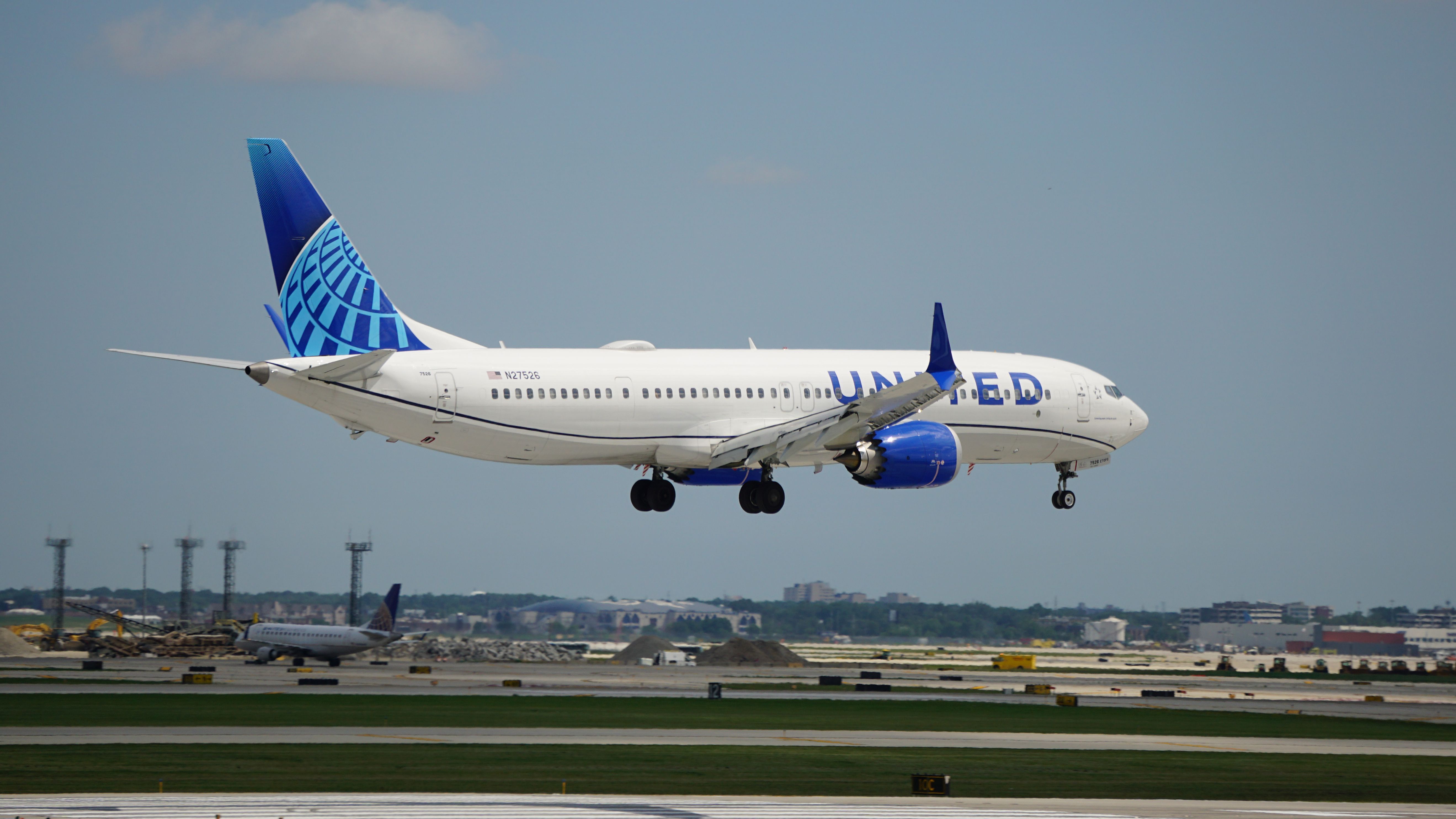 A United Airlines Boeing 737 Max 9 is about to land at Chicago Ohair International Airport.