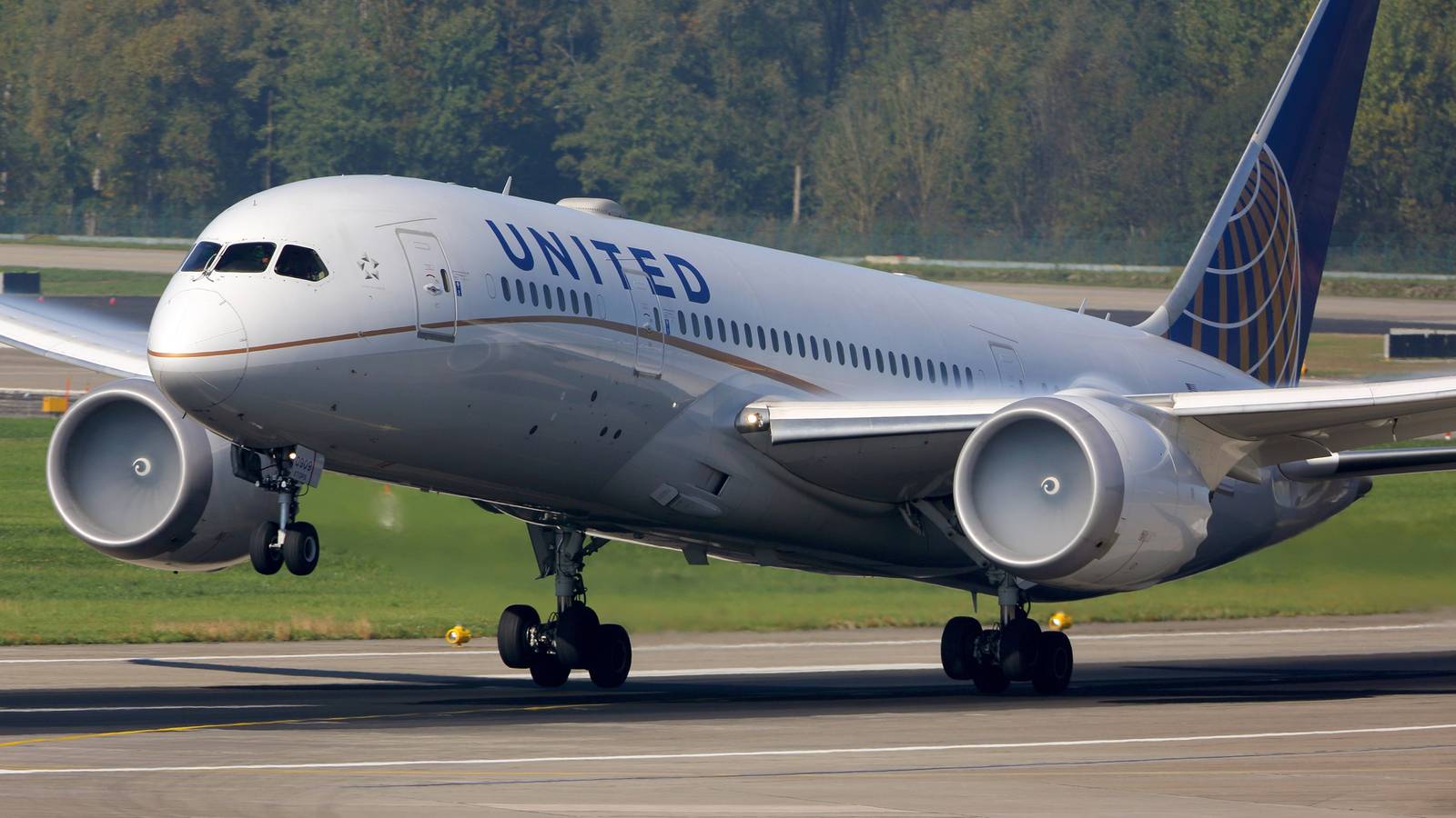 United Airlines Moves Up Flights Between Chicago O'Hare \u0026 Milan Malpensa  Airports, image size:1600x900