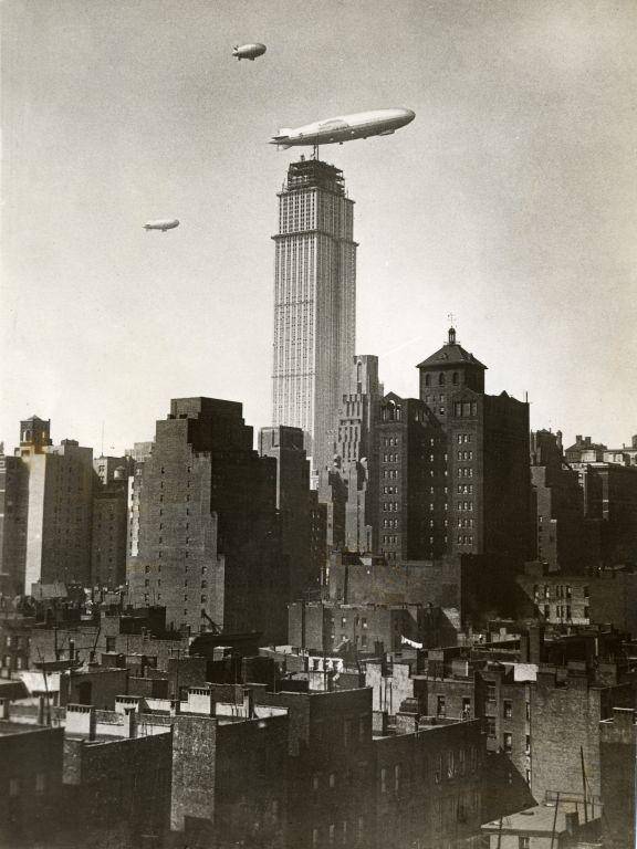 Simnpe Building Cool: The Empire State Building Was Built With An Airship Mooring Mast