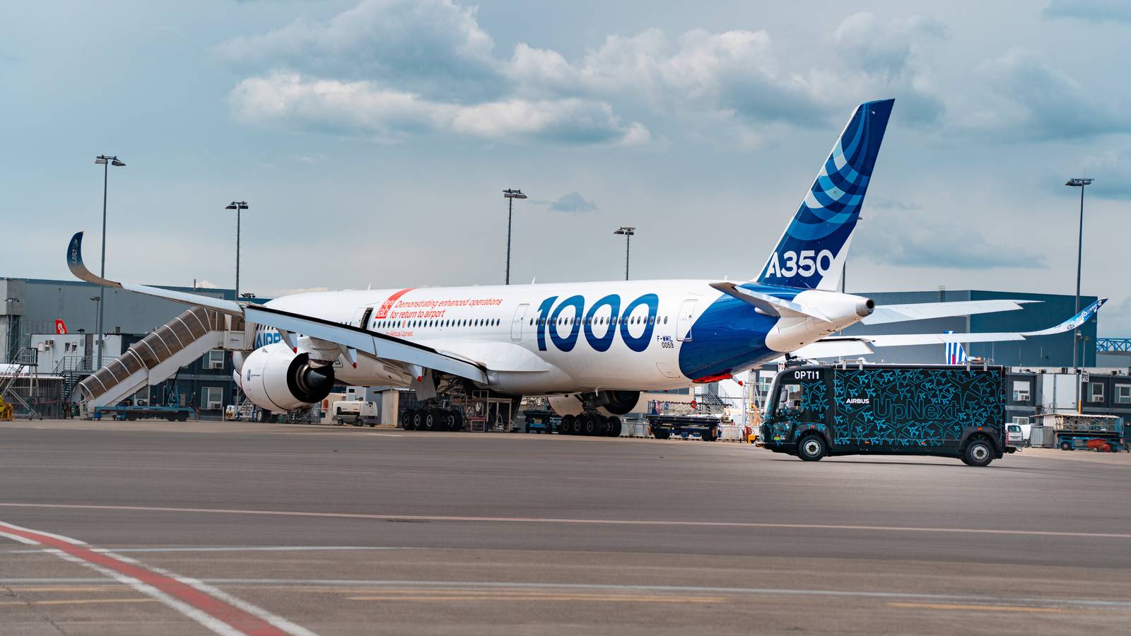 Airbus Introduces Optimate, A Virtual A350 Flight Deck On Wheels