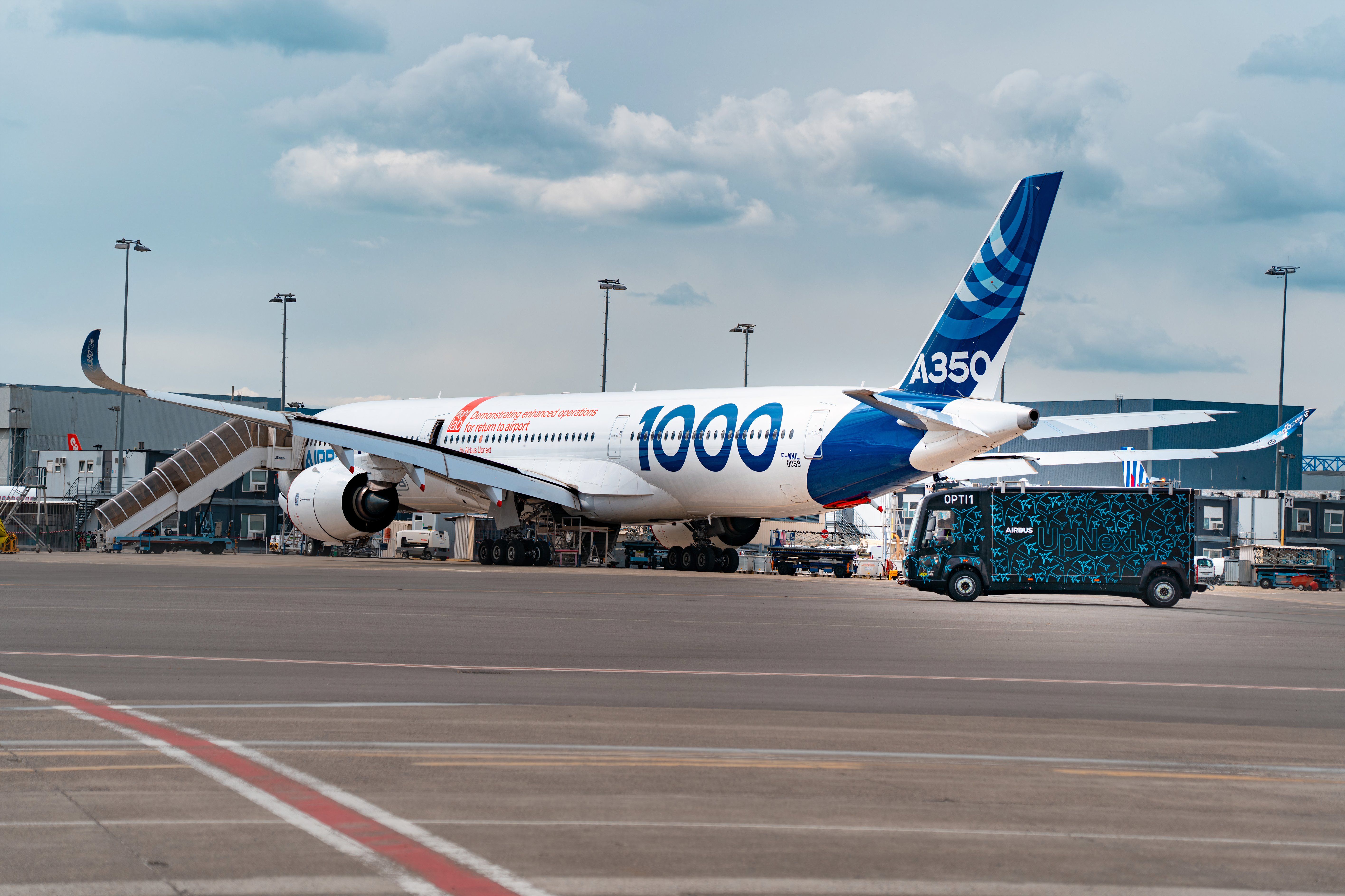 Airbus Introduces Optimate, A Virtual A350 Flight Deck On Wheels