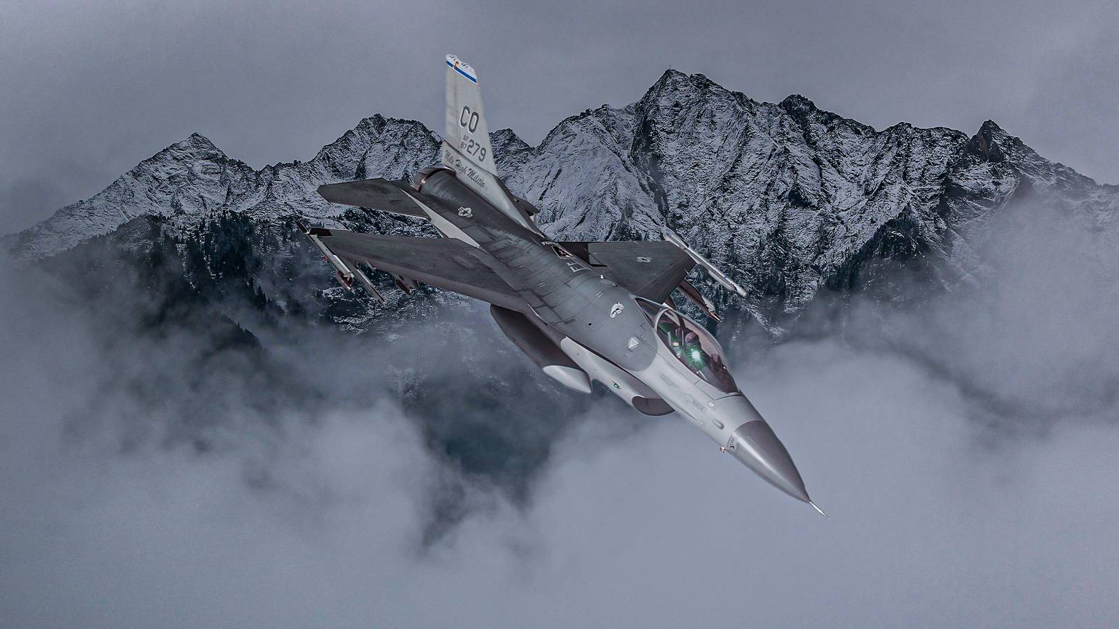FEED: A Closer Look At The F-16 Fighting Falcon's Impressive Maneuverability