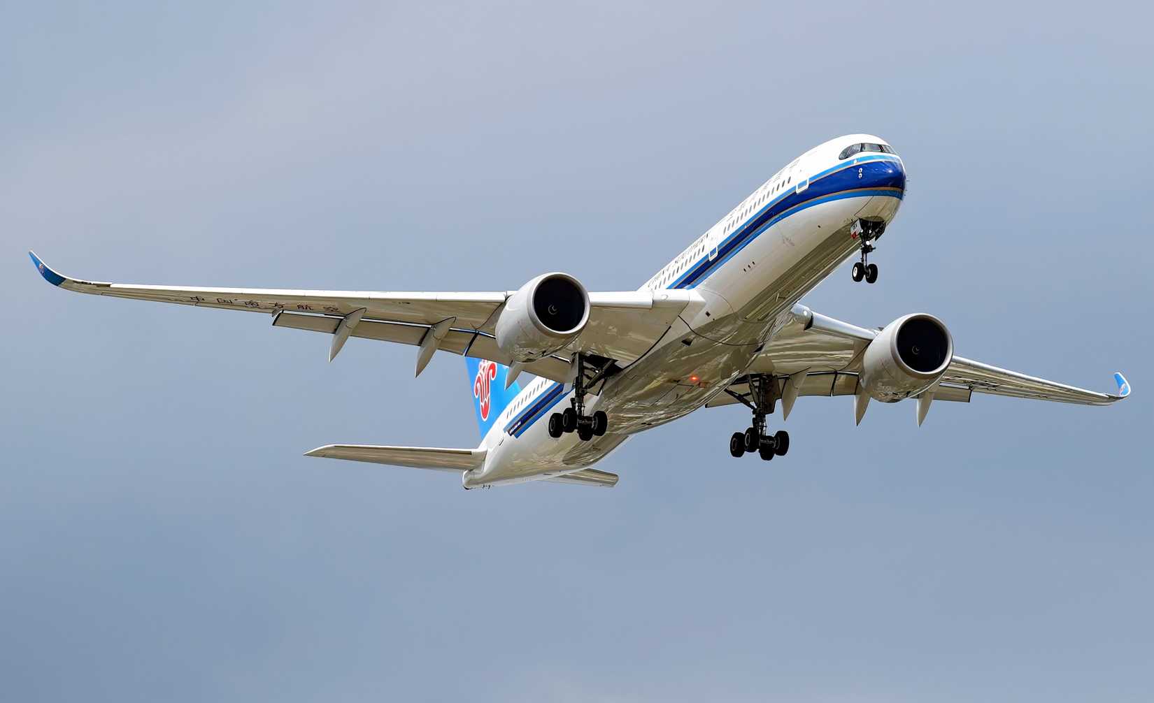 China Southern A350 final approach 