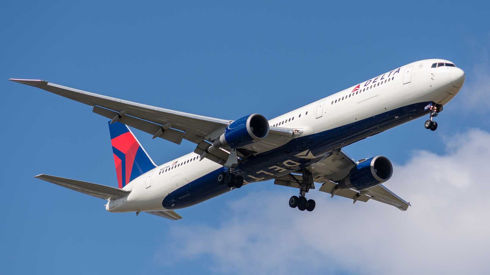 Delta 767-400ER on final approach1 shutterstock_1351174076