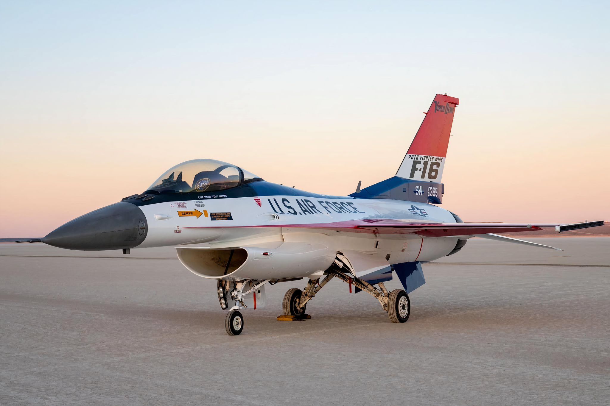 50 Years: USAF Viper Demo Team Paints F-16 In Honor Of 1st Fighting Falcon To Fly