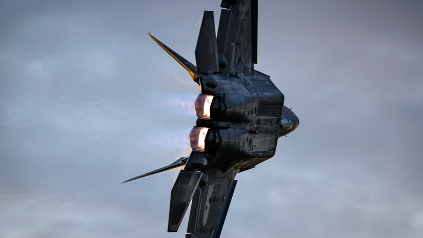 Engineering Maneuverability: How The F-22 Raptor's Thrust Vectoring ...