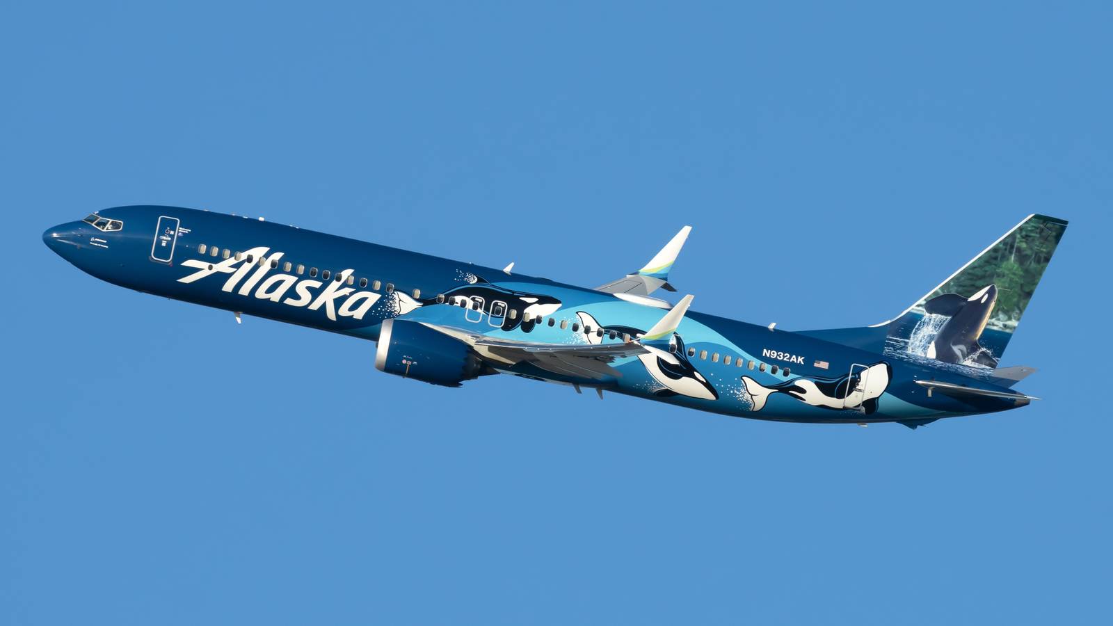 Alaska Airlines Flight Attendant Pay Is So Bad, 1 In 10 Live Out Of Their Car