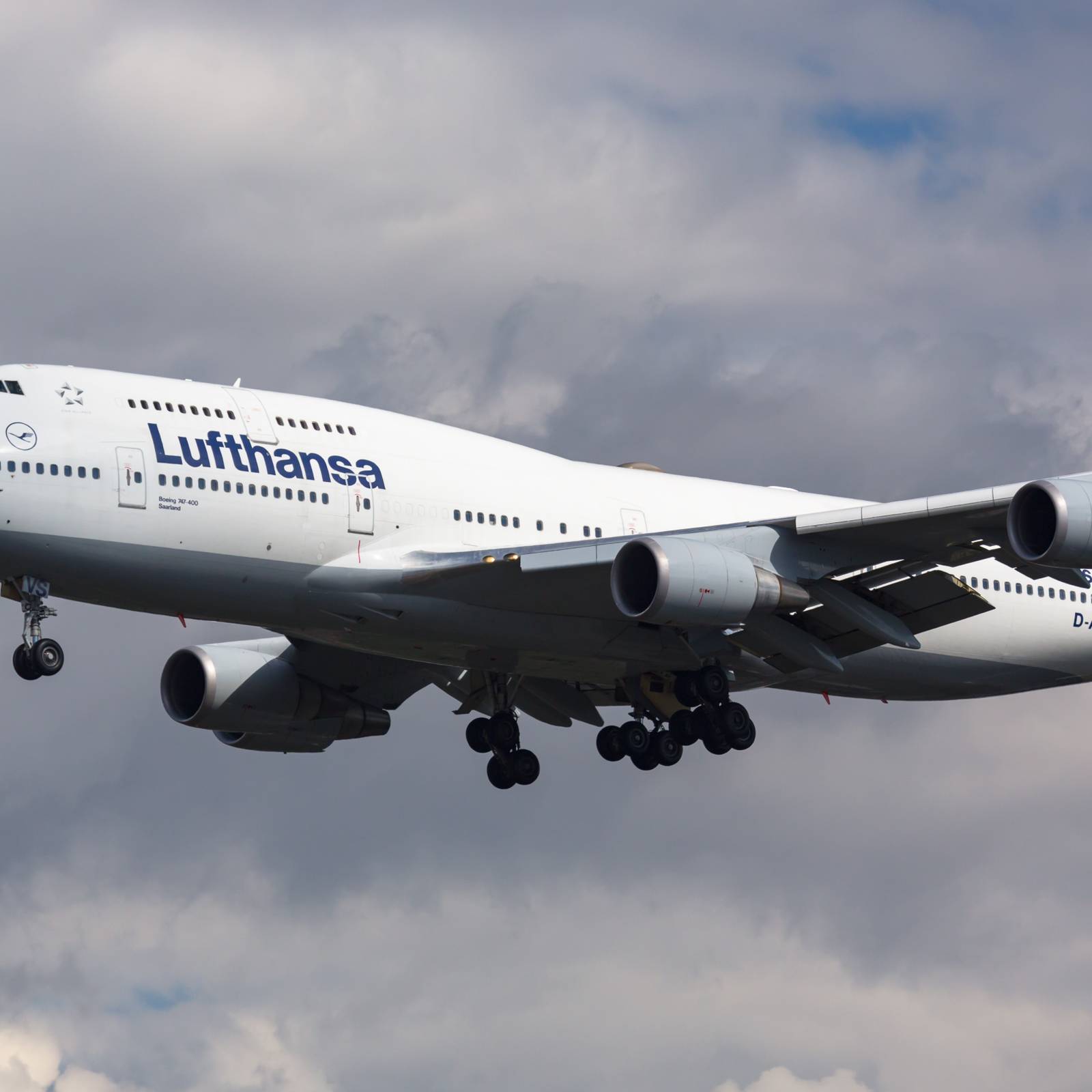 Lufthansa Boeing 747-8 Turns Back Over The Atlantic Following
