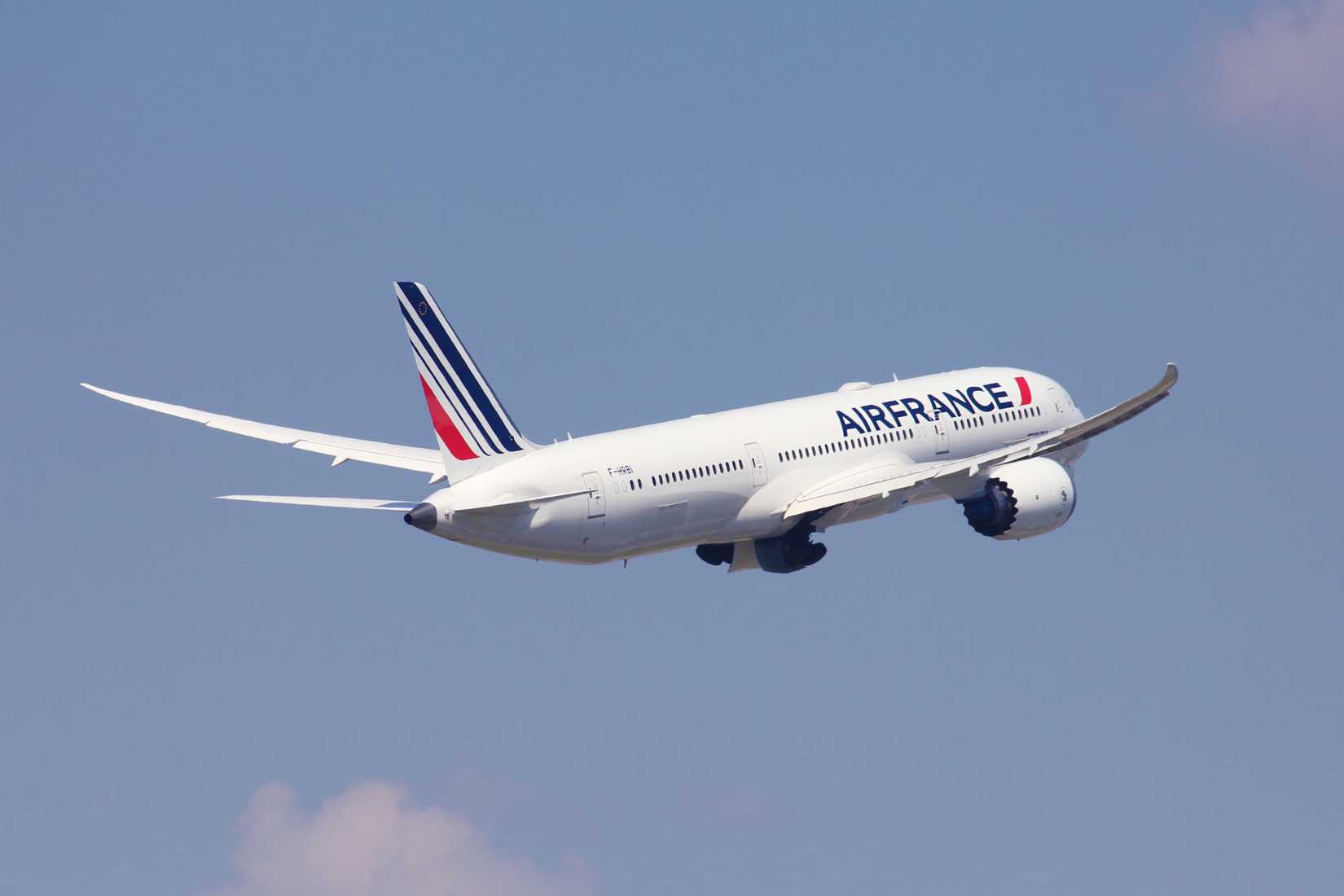 The Airlines Flying The 5 Longest Routes From Paris Charles de Gaulle ...