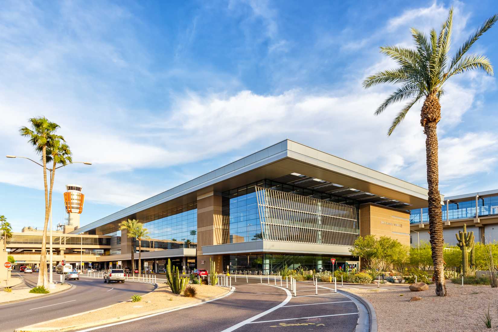 Why is Phoenix Sky Harbor Known as America's Friendliest Airport?