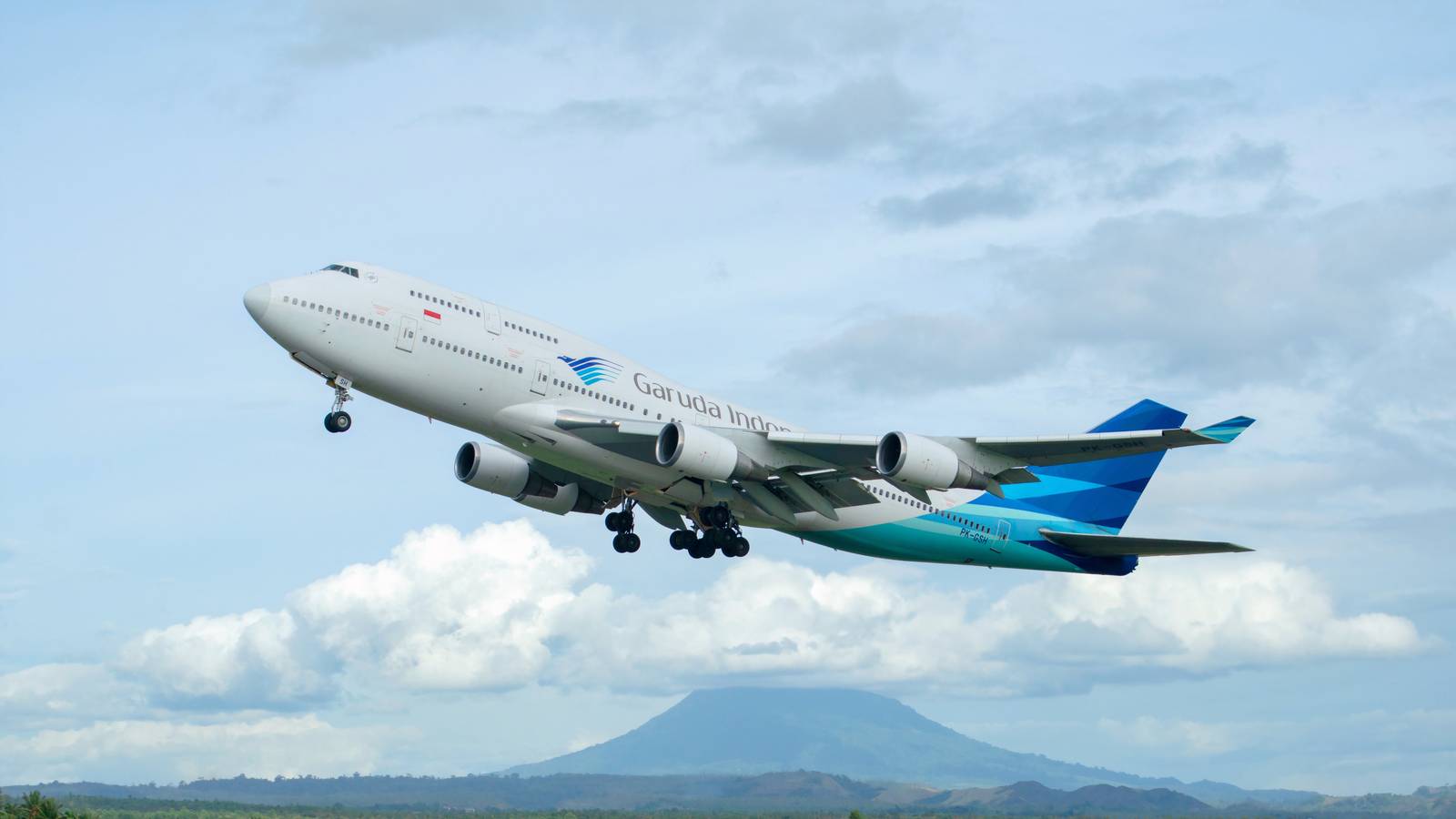 Garuda Indonesia Boeing 747 Engine Fire Forces Return Of Hajj Flight