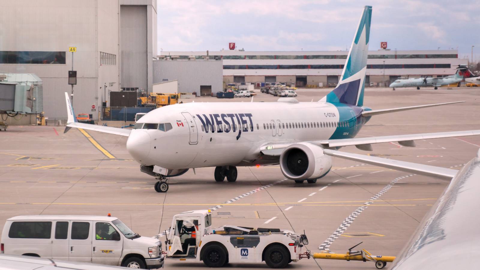 WestJet And TELUS Team Up For Free Inflight WiFi Via Starlink