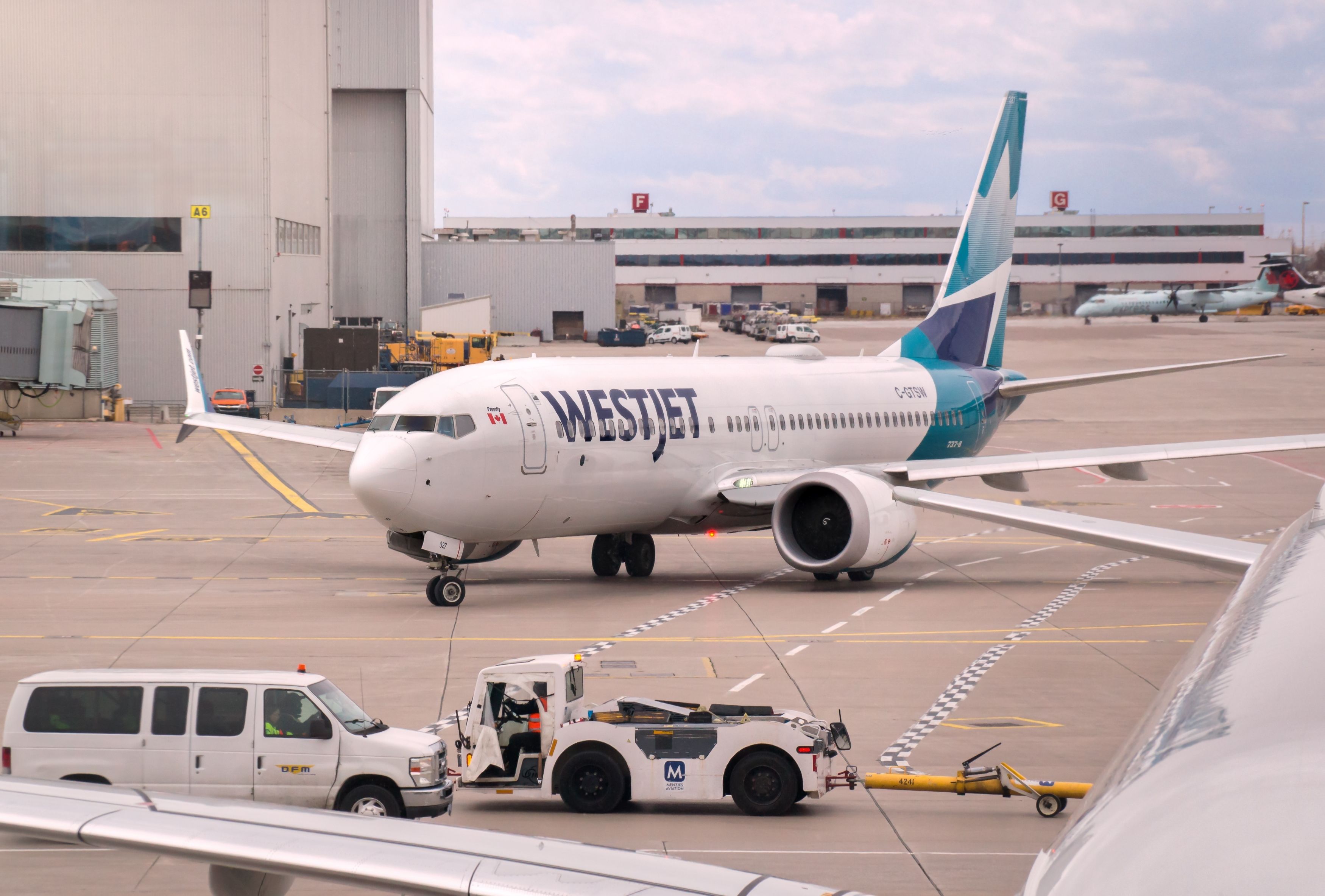 WestJet And TELUS Team Up For Free Inflight WiFi Via Starlink