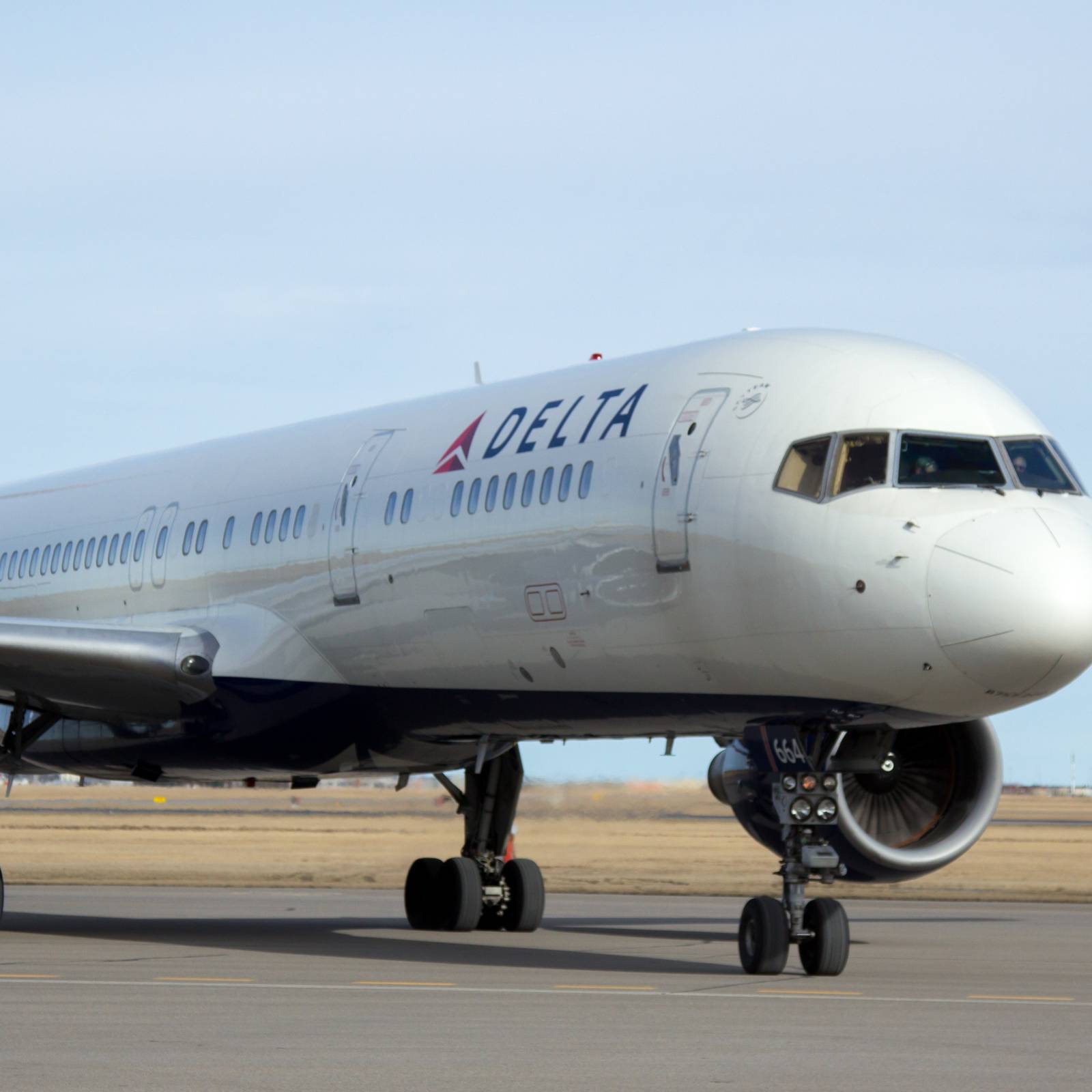 Atlanta Bound Delta Boeing 757 Aborts Approach Amid Unsafe Nose Gear Indication