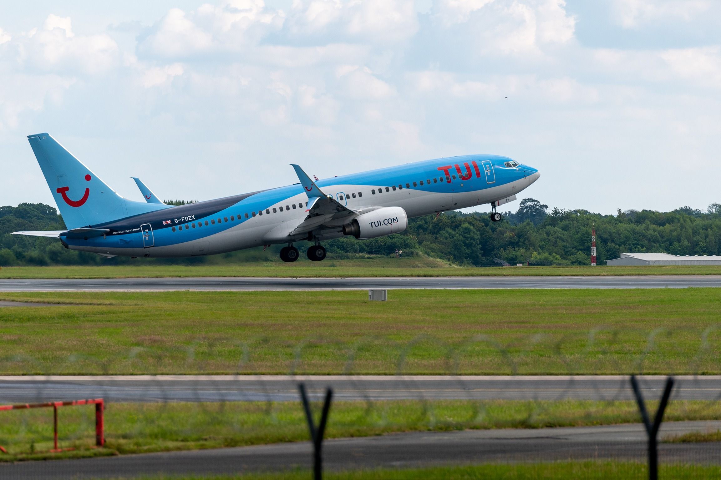 AAIB Finds Boeing 737-800 Autothrottle Failure Led To TUI Overflying End Of Runway At 10ft