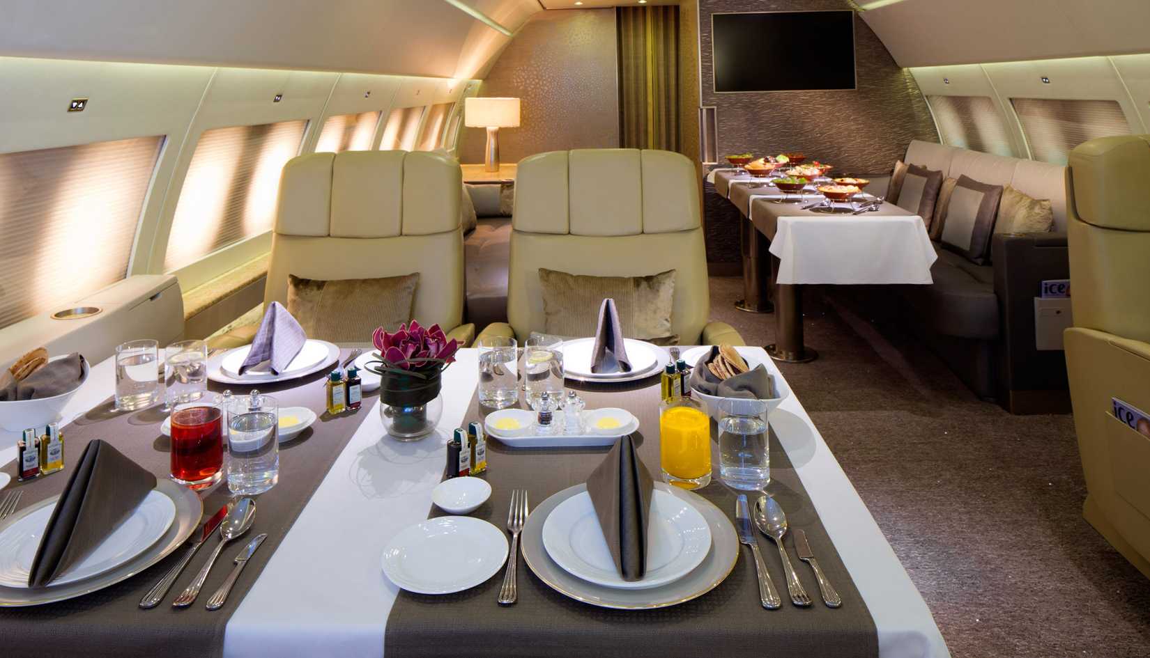 How Does Emirates Executive Jets Work?