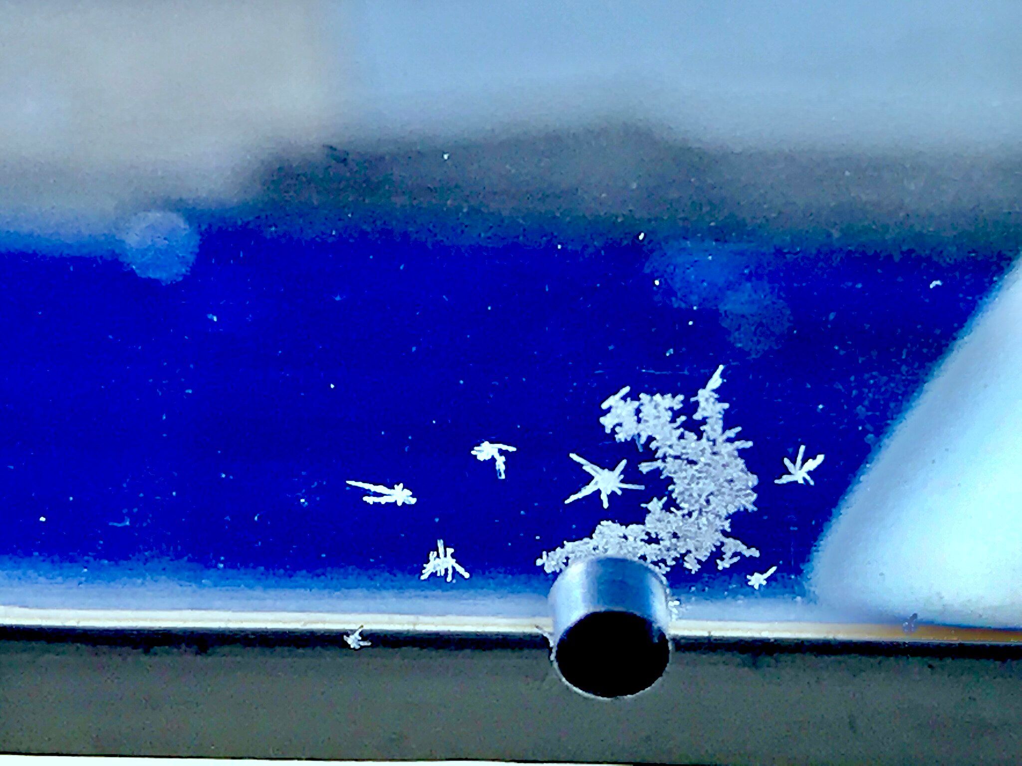 Ice Crystals On Aircraft Windows: Are These A Cause For Concern?