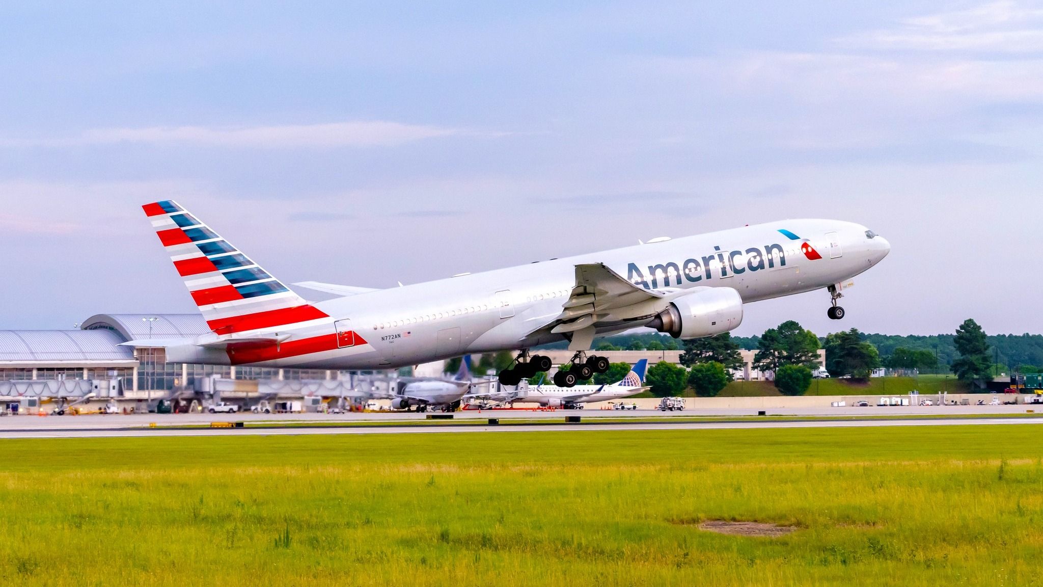 American Airlines Boeing 777-200ER & Frontier Airlines Airbus A321 Clip Wings In Boston