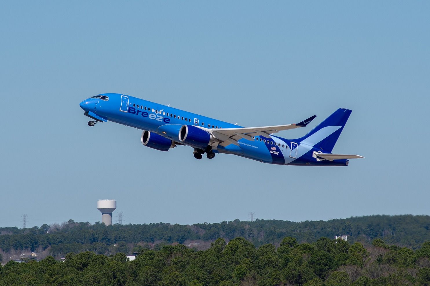 “Disney to Disney”: Breeze Airways Brings Back Nonstop Flights Between Orlando & Orange County