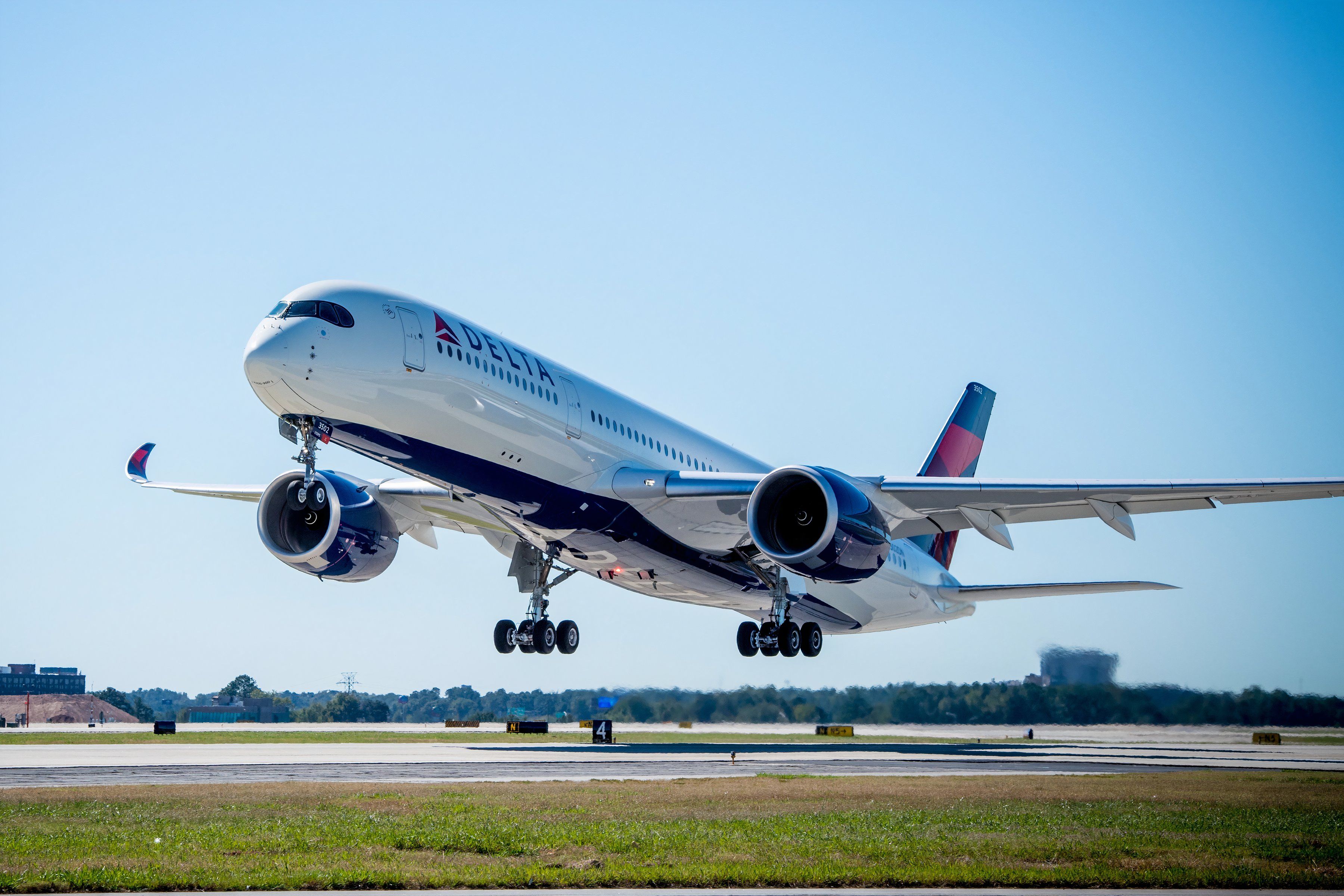 Which Has The Most Flights? These Are The 6 Aircraft Types Currently Used By Delta On US-Europe Flights
