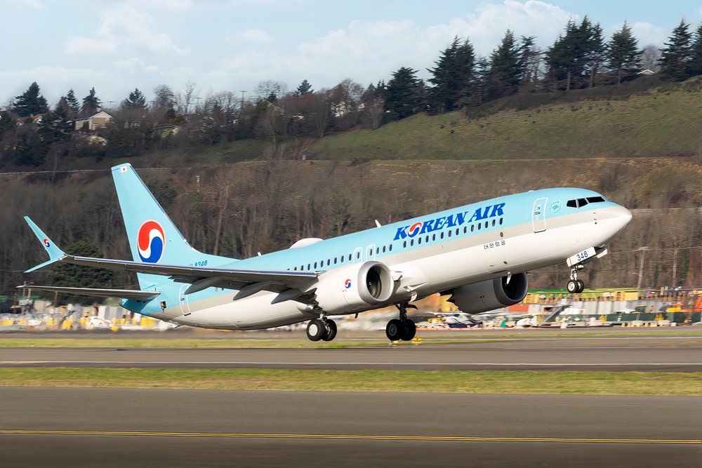 Korean Air Boeing 737 MAX 8 Descends 21,000 Feet With 13 Injured