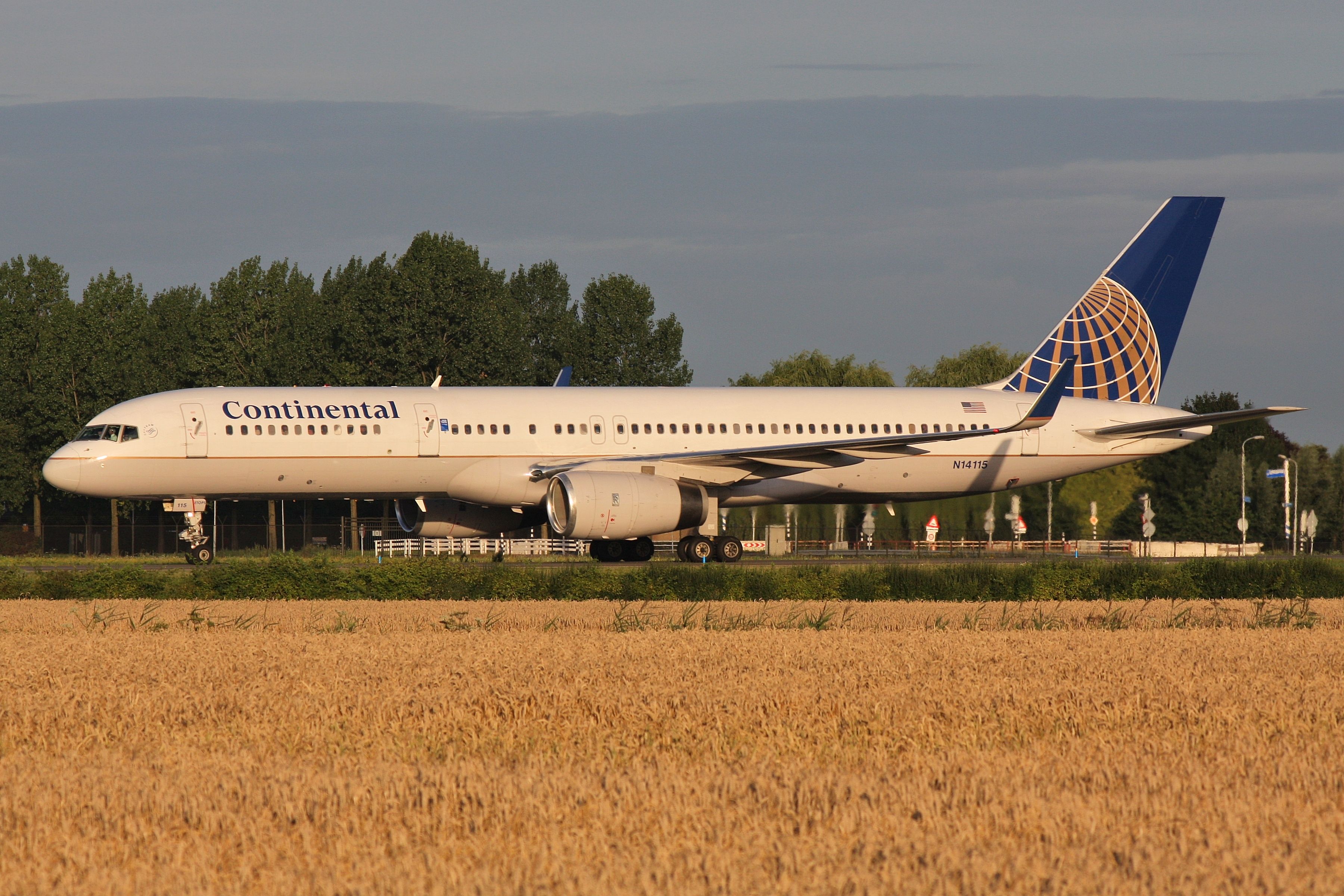Continental Airlines Flight 1883: The Boeing 757 That Mistakenly Landed On A Taxiway