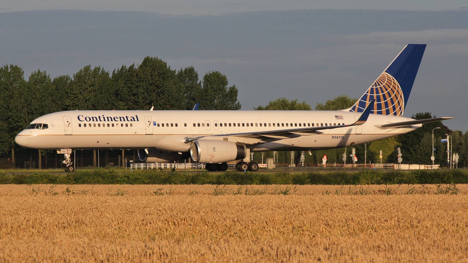 Continental Airlines Flight 1883: The Boeing 757 That Mistakenly Landed On A Taxiway