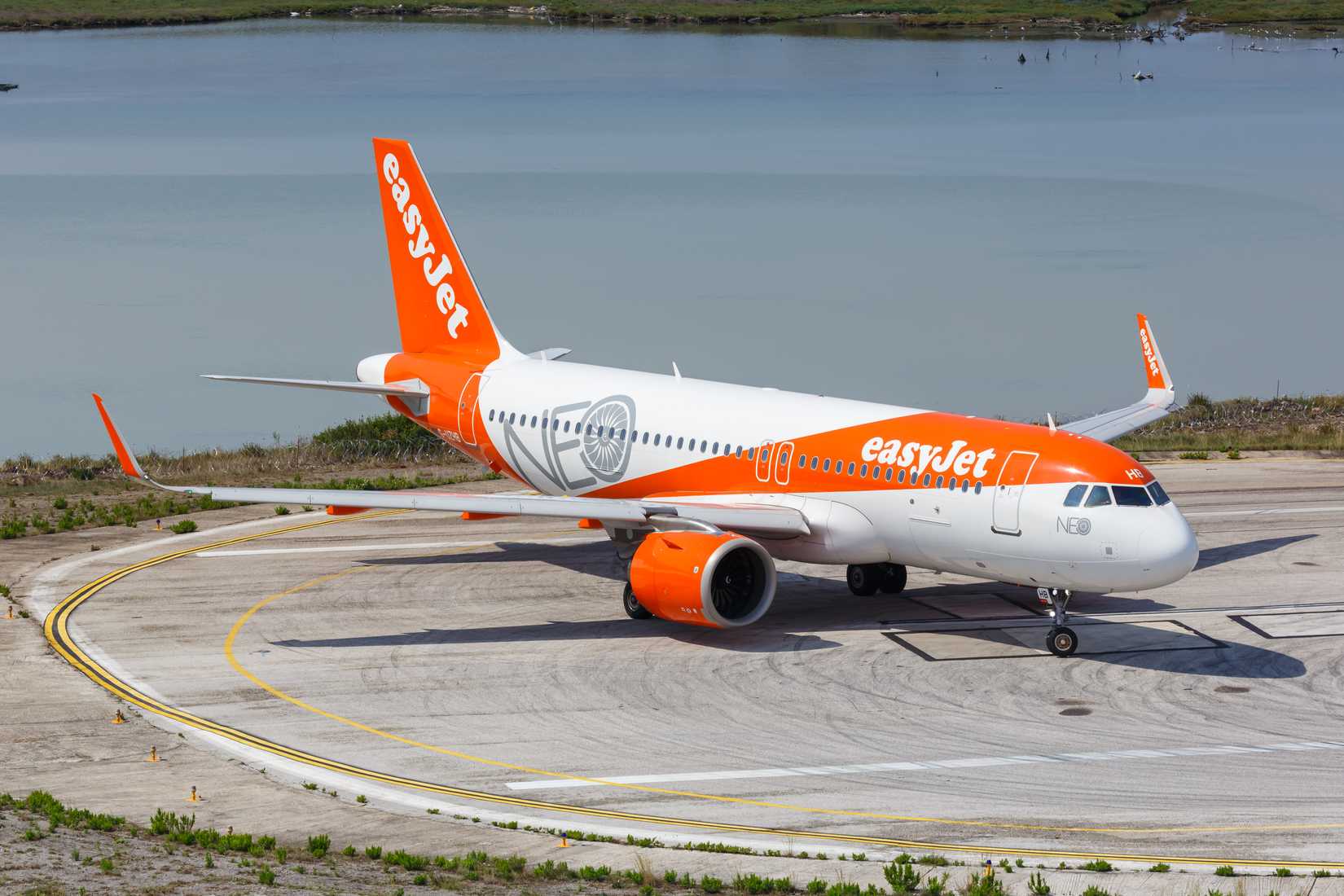 Hero easyJet Pilot Keeps Passengers Updated On England-Switzerland ...
