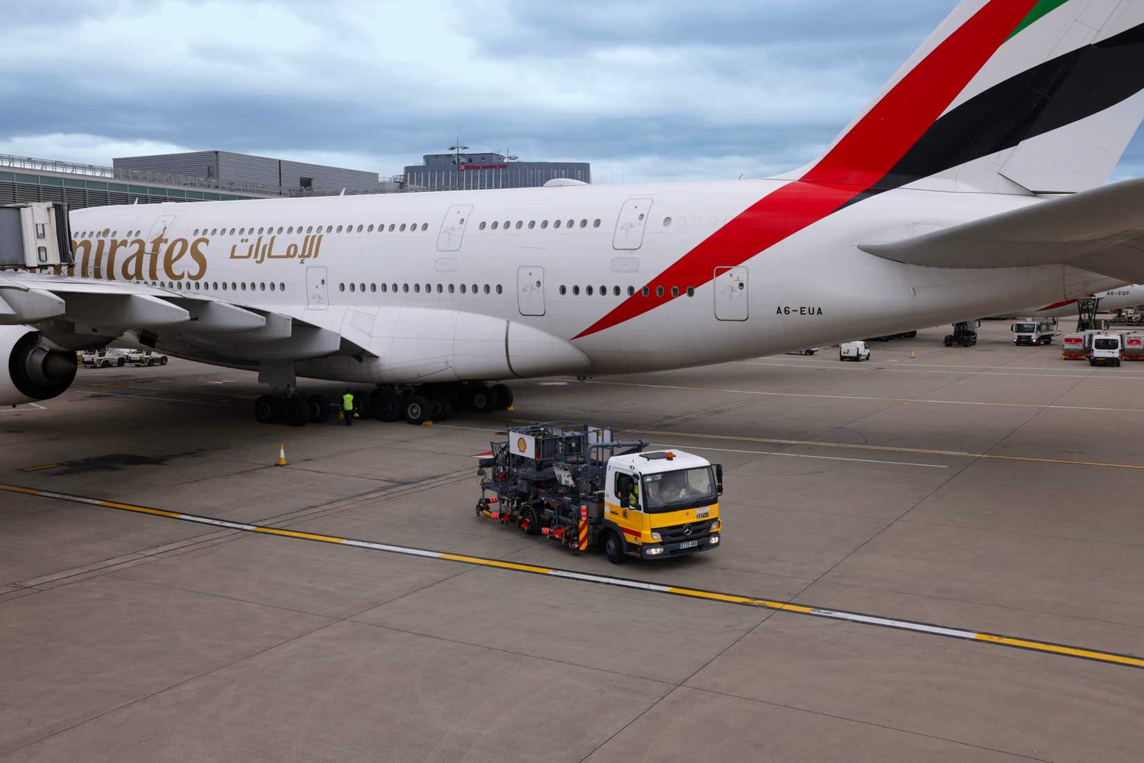 A389 Shell Emirates Green Operating Procedures Help Pilots Save Fuel & Cut Emissions
