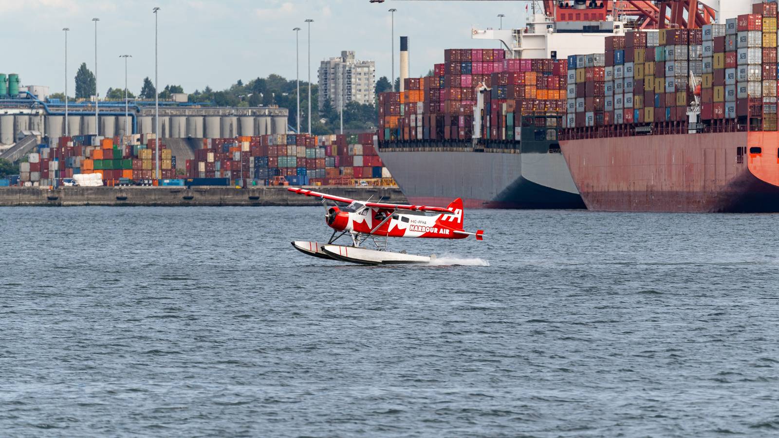 Several Injured After Seaplane Collides With Boat In Vancouver