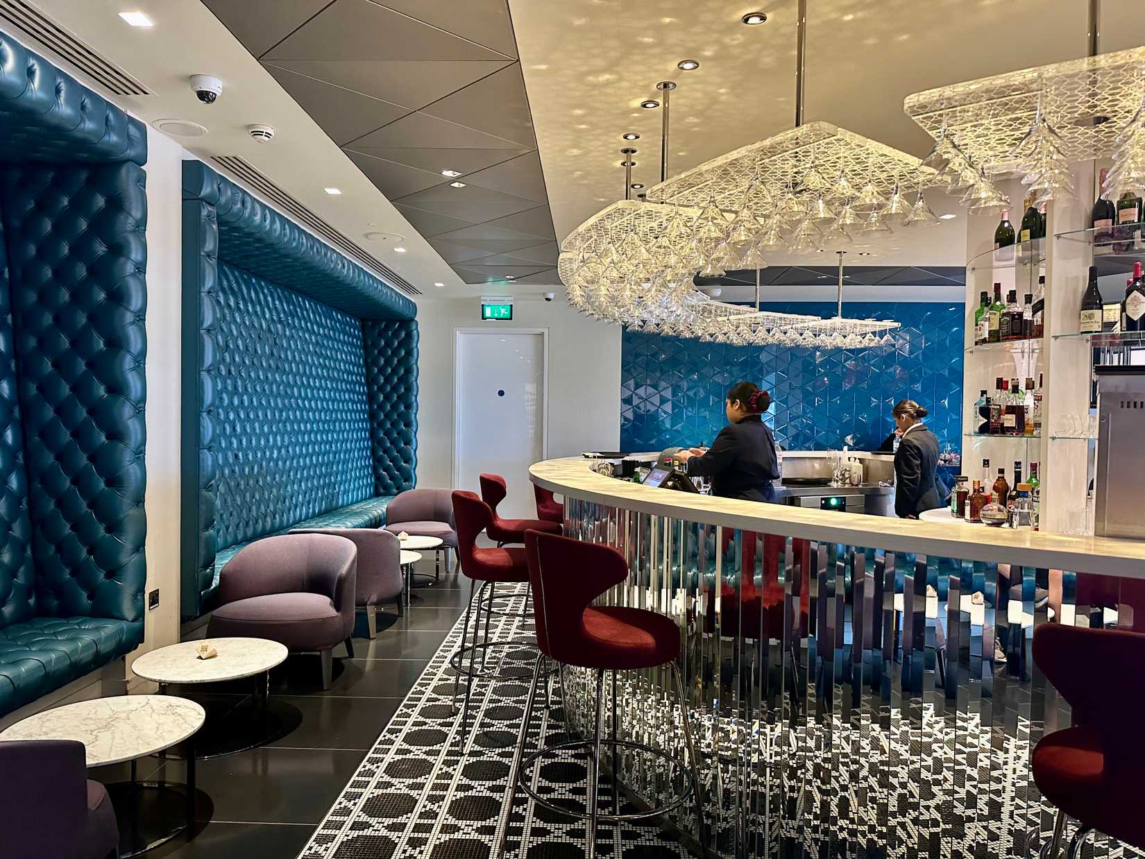 Stunning: We Review Qatar Airways London Heathrow Premium Lounge At T4