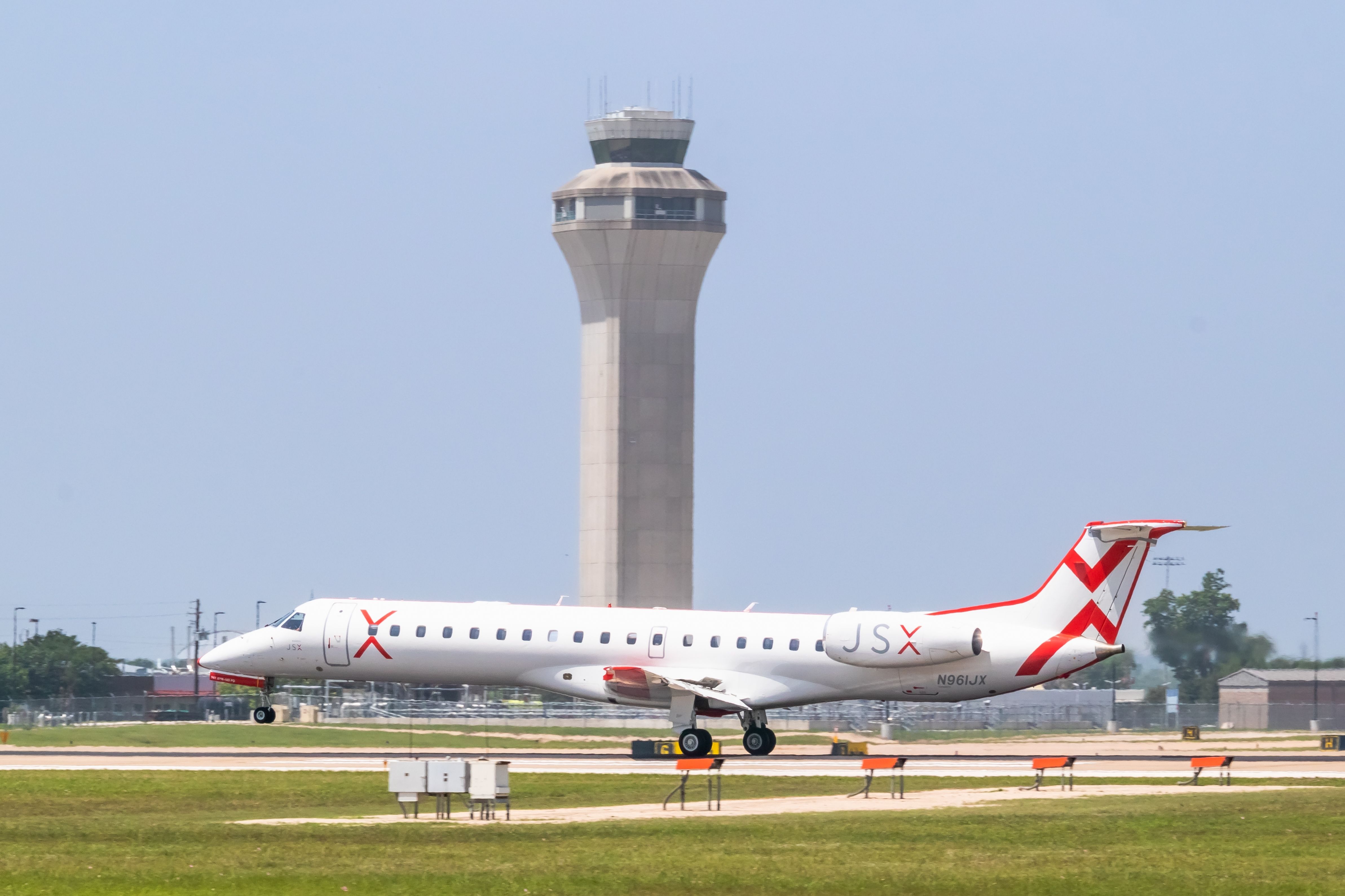 NTSB Investigates JSX Embraer ERJ145LR Landing Gear Collapse At Houston Airport