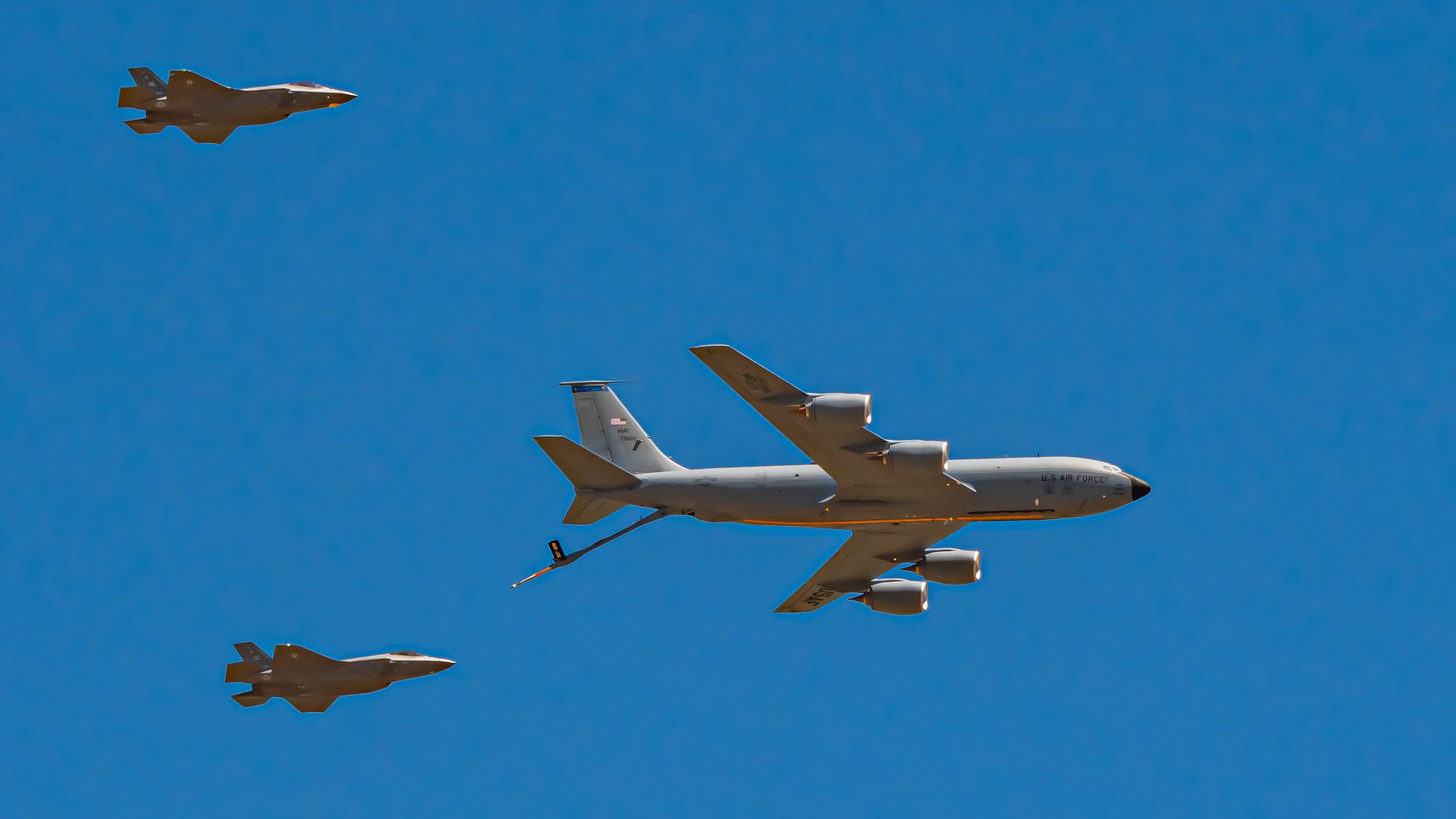 Washington ANG KC-135 Refuels Malaysian Sukhoi Su-30MKM