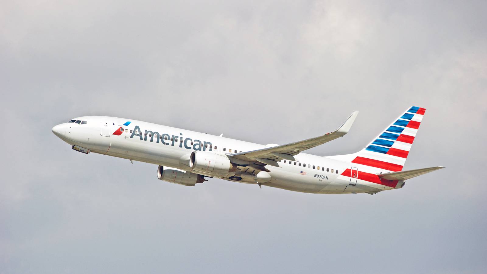 American Airlines Boeing 737-800 Diverts To Pittsburgh Due To Bomb American Airlines Boeing 737-800 Diverts To Pittsburgh Due To Bomb