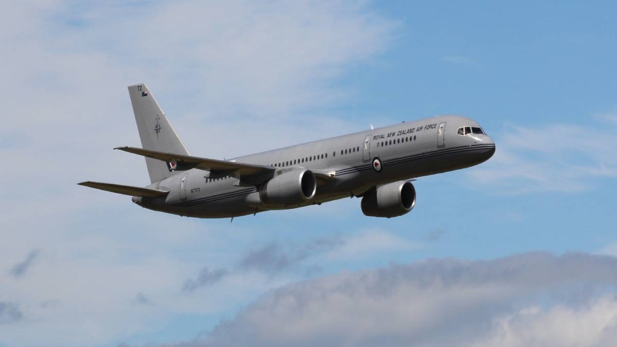 New Zealand Air Force Boeing 757 Breaks Down On Prime Minister's Trip To Japan